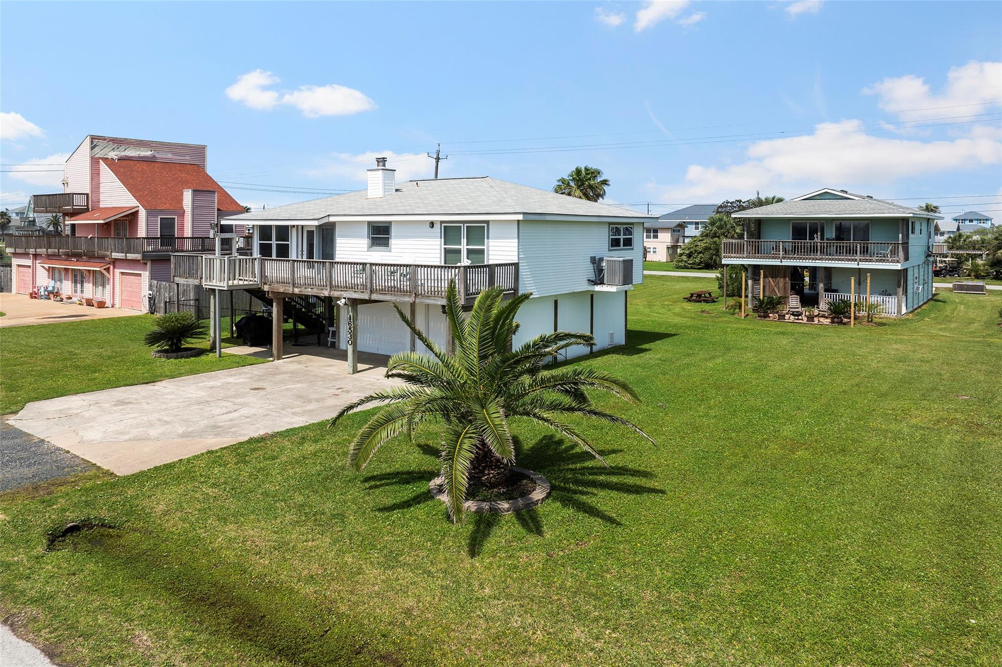 16530 Captain Kidd Rd, Jamaica Beach, TX 77554 photo