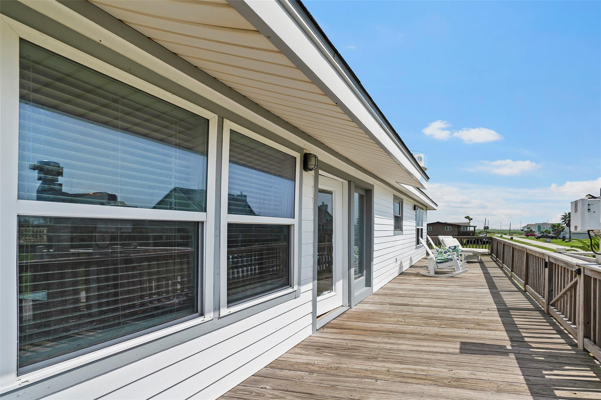 16530 Captain Kidd Rd, Jamaica Beach, TX 77554 photo