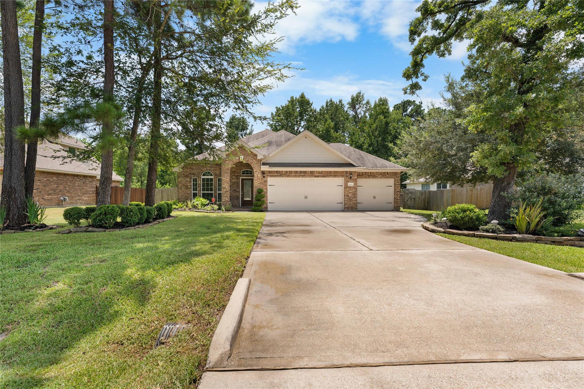 6923 Dillon Dr, Magnolia, TX 77354