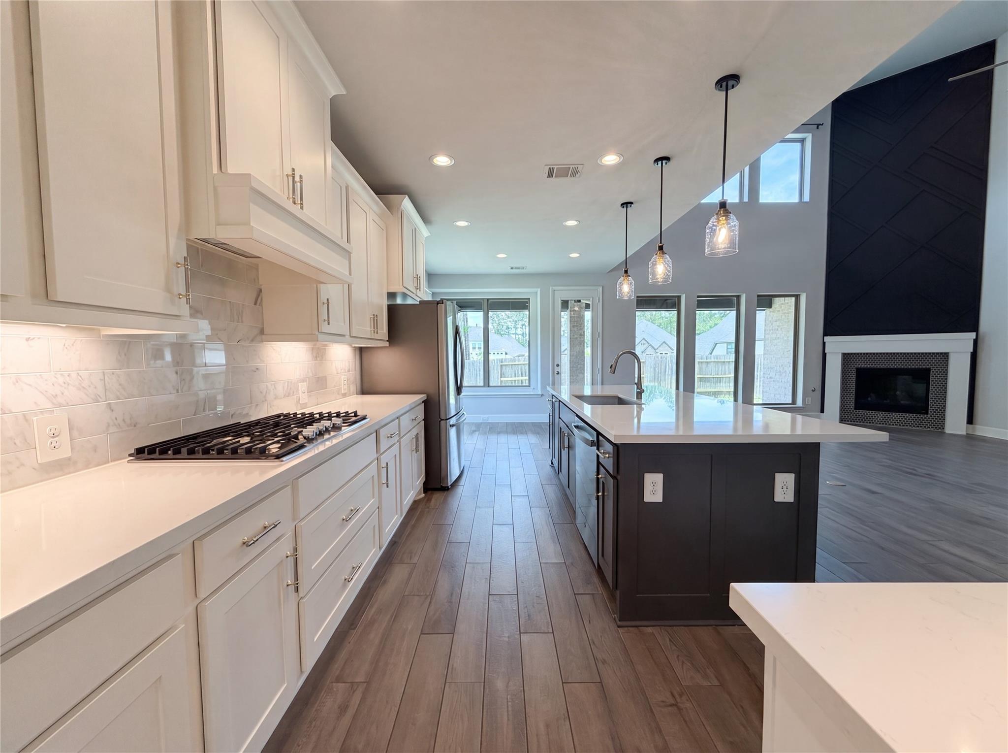 15418 Legacy Park Way, Pinehurst, TX 77354 photo