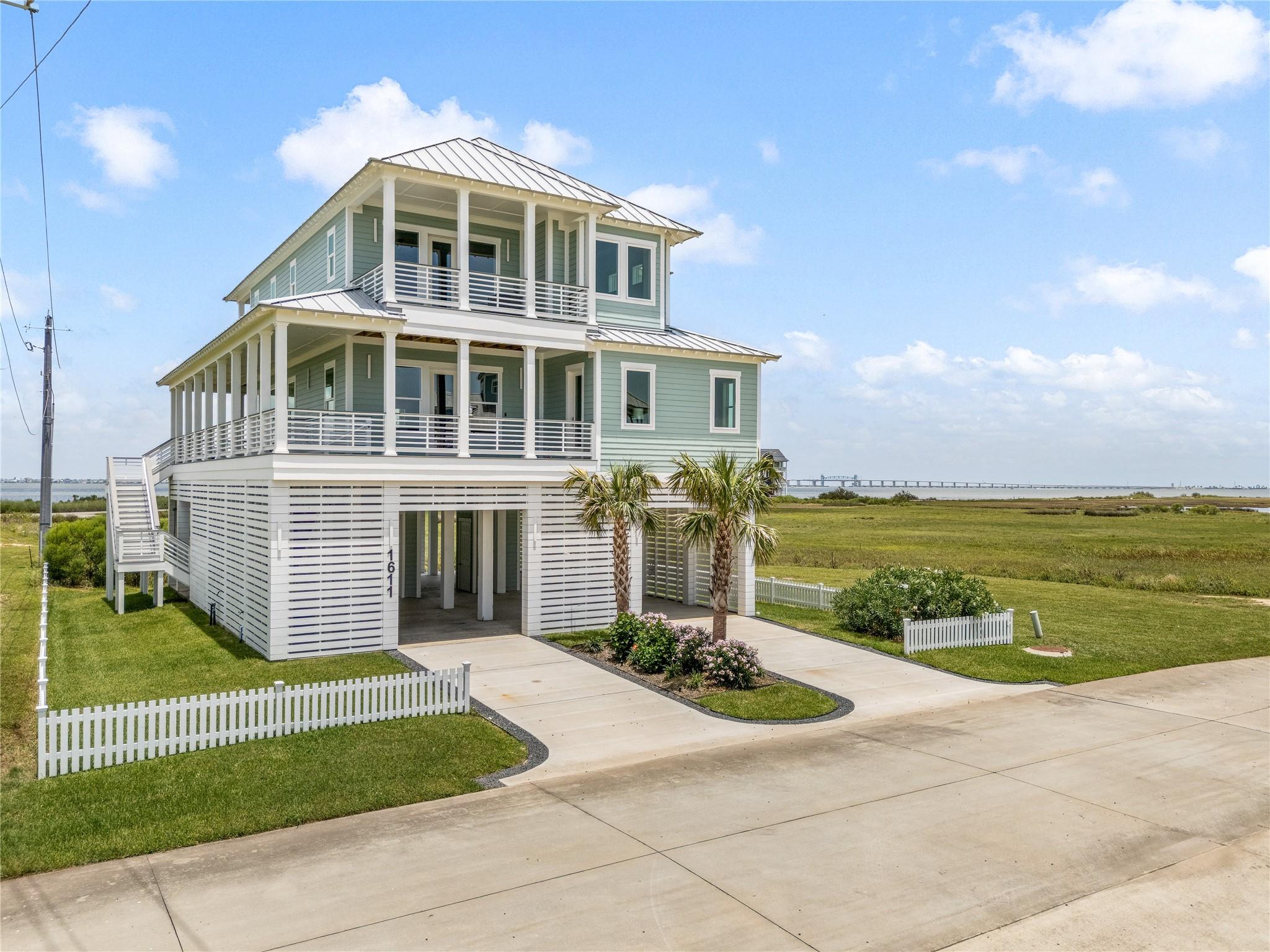 1611 Brown Pelican Bnd, Galveston, TX 77554