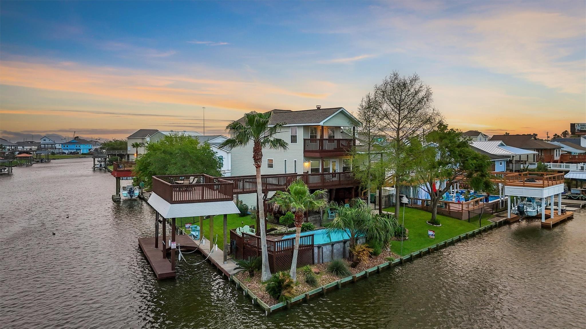 9 Sandpiper St, La Marque, TX 77568