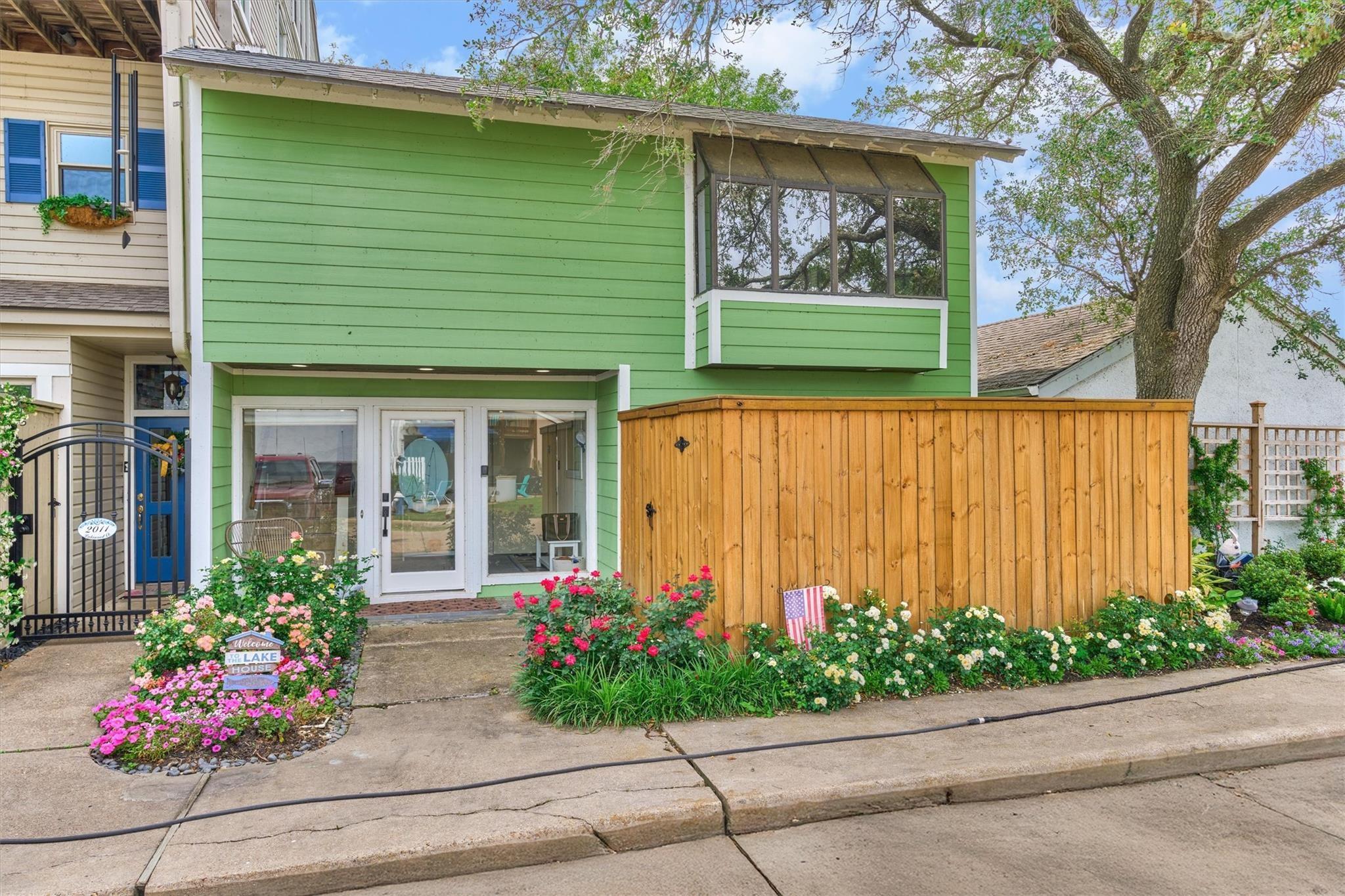2012 Lakewood Ct, Willis, TX 77318 photo