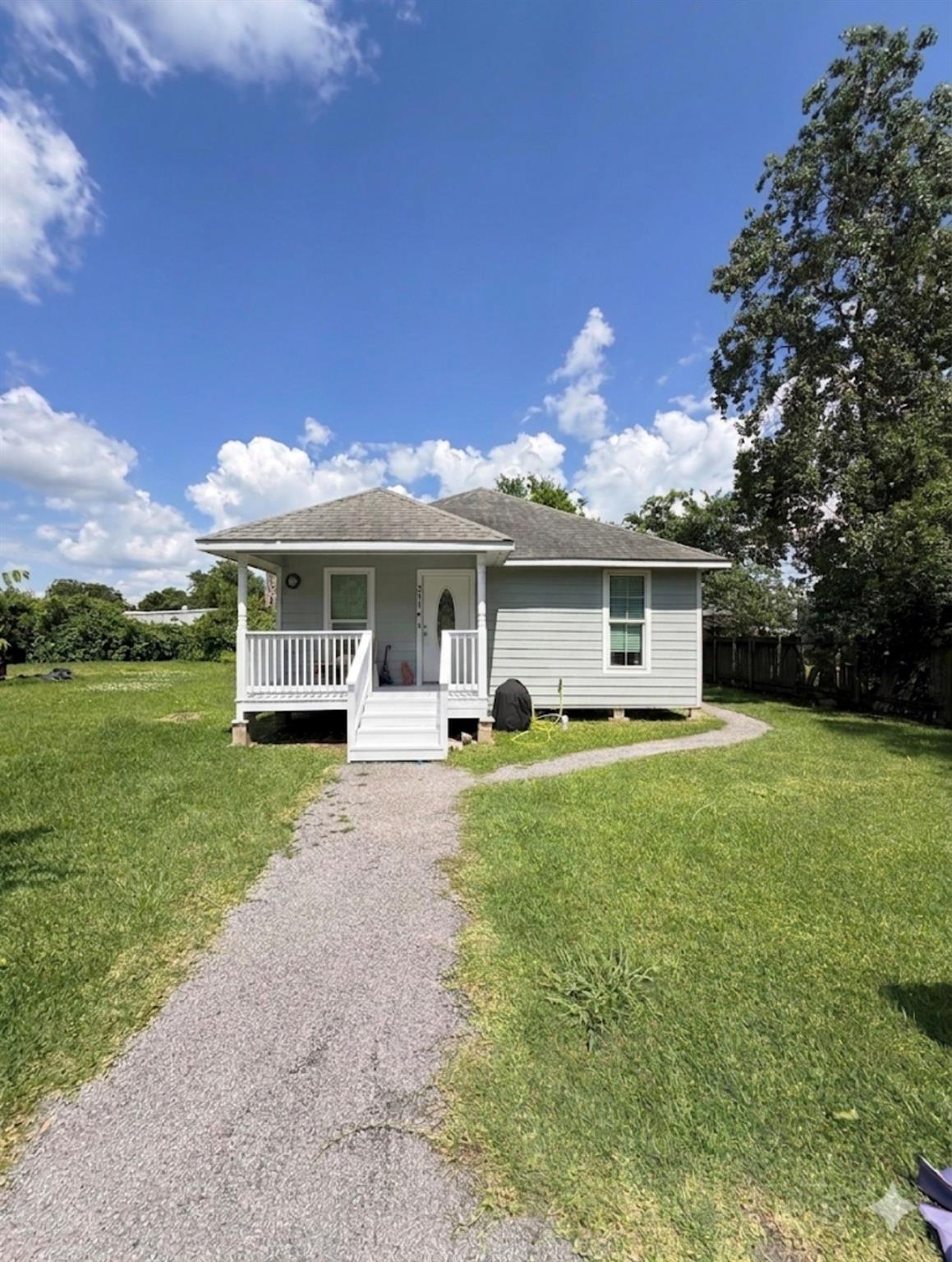 311 3 St, Highlands, TX 77562
