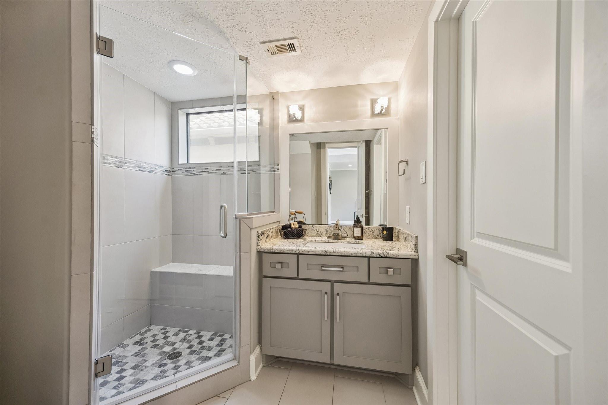 4618 Oakdale St, Bellaire, TX 77401 photo