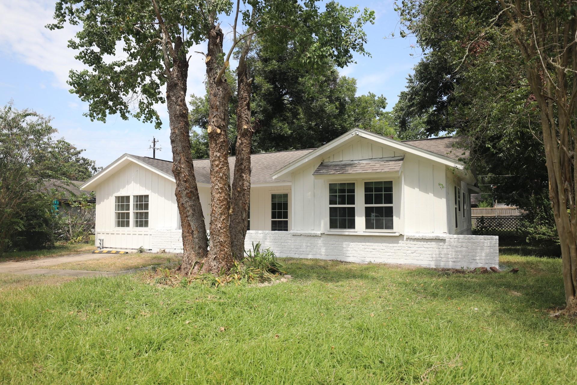 5738 Newquay St, Houston, TX 77085 photo