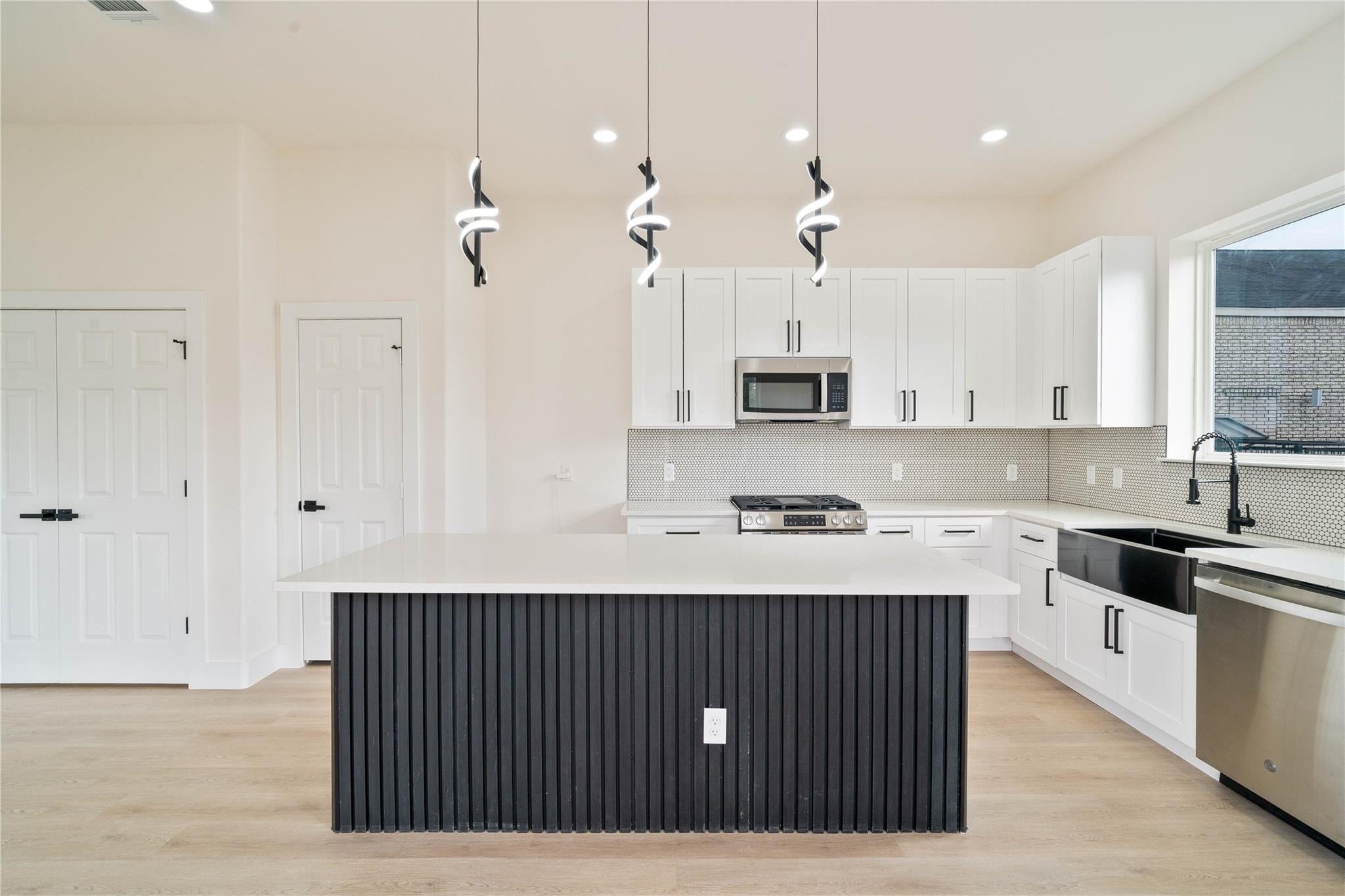 3210 Retta St, Houston, TX 77026 photo