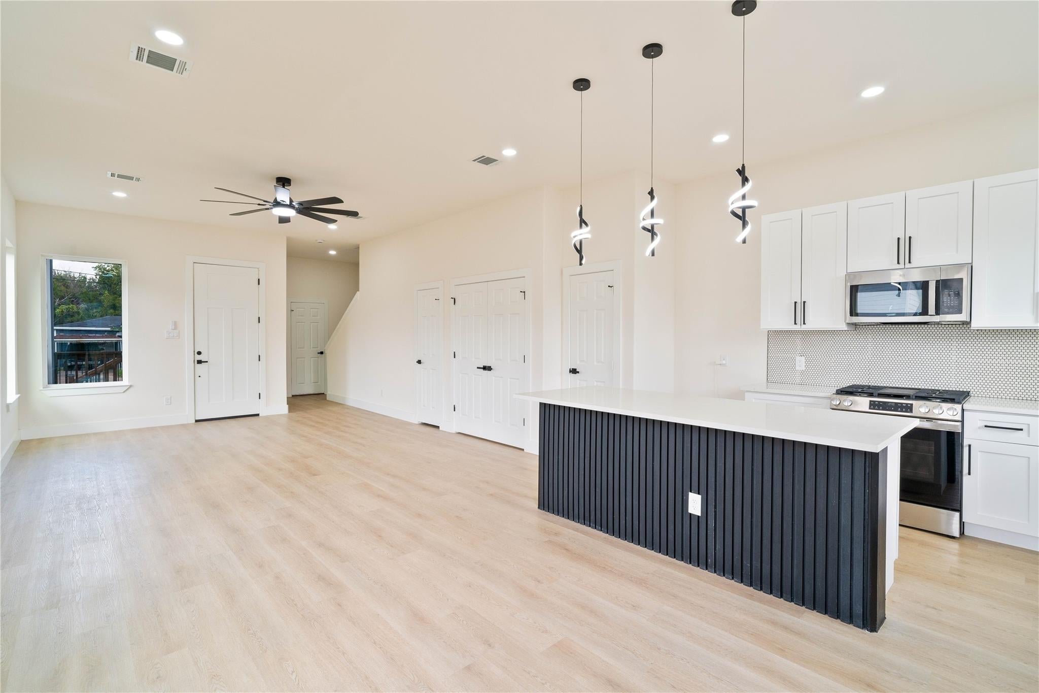 3210 Retta St, Houston, TX 77026 photo