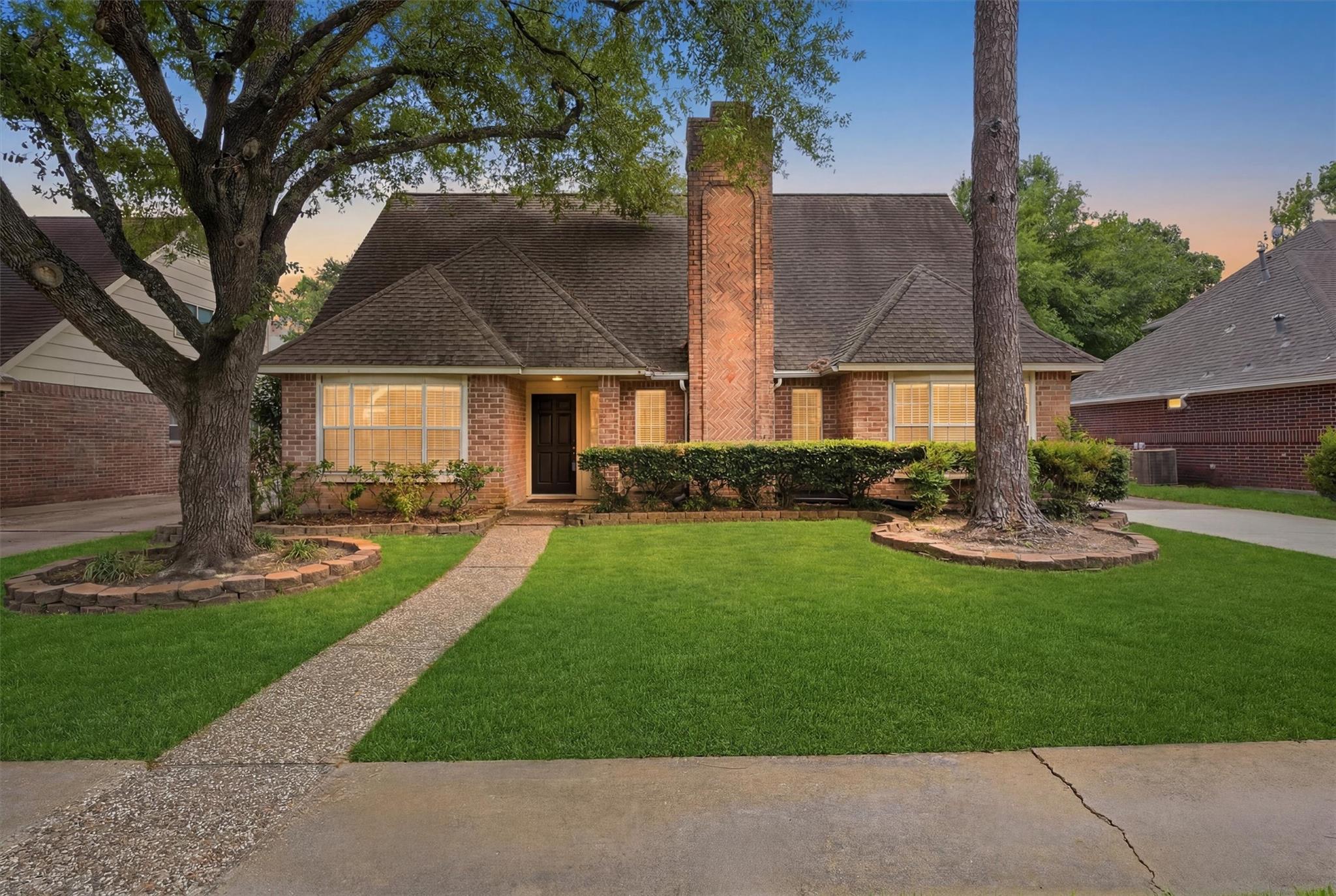 12527 Piping Rock Dr, Houston, TX 77077