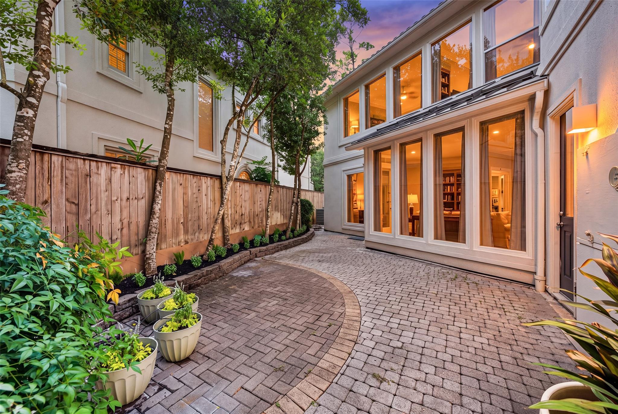 2 W Terrace Dr, Houston, TX 77007 photo