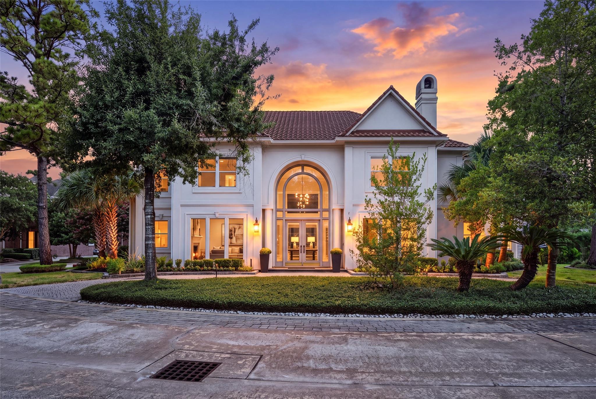 2 Terrace Dr, Houston, TX 77007