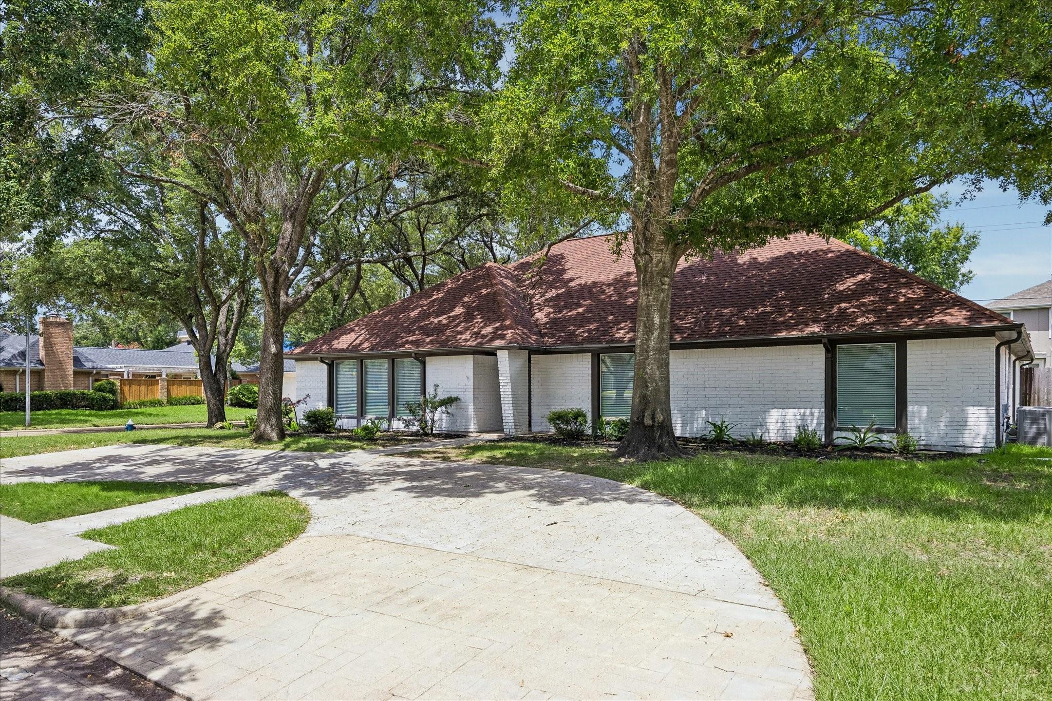 2930 Riata Ln, Houston, TX 77043 photo