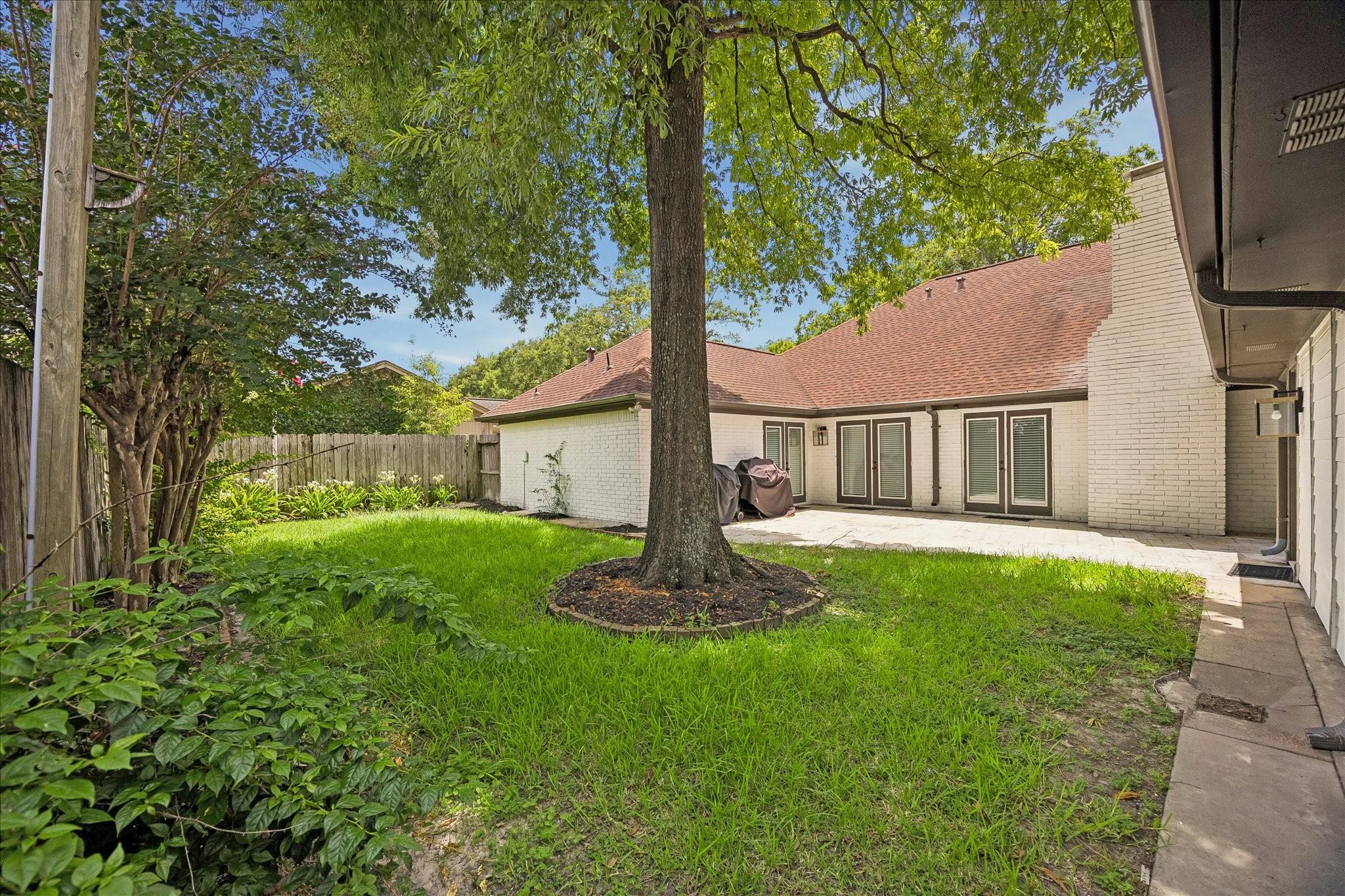 2930 Riata Ln, Houston, TX 77043 photo