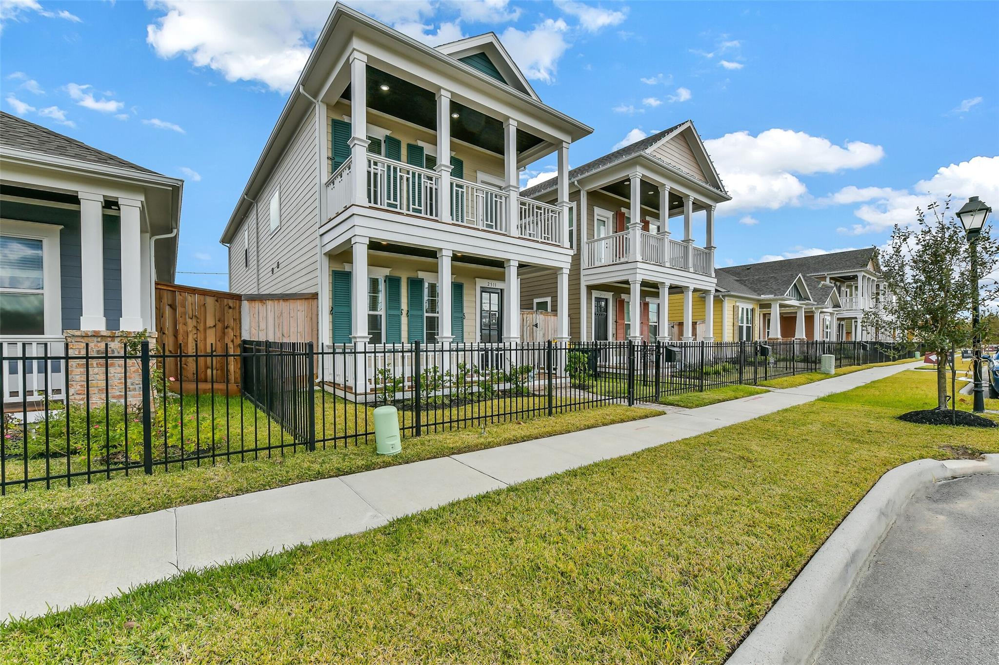 2511 S Houston Ave, Pearland, TX 77581 photo