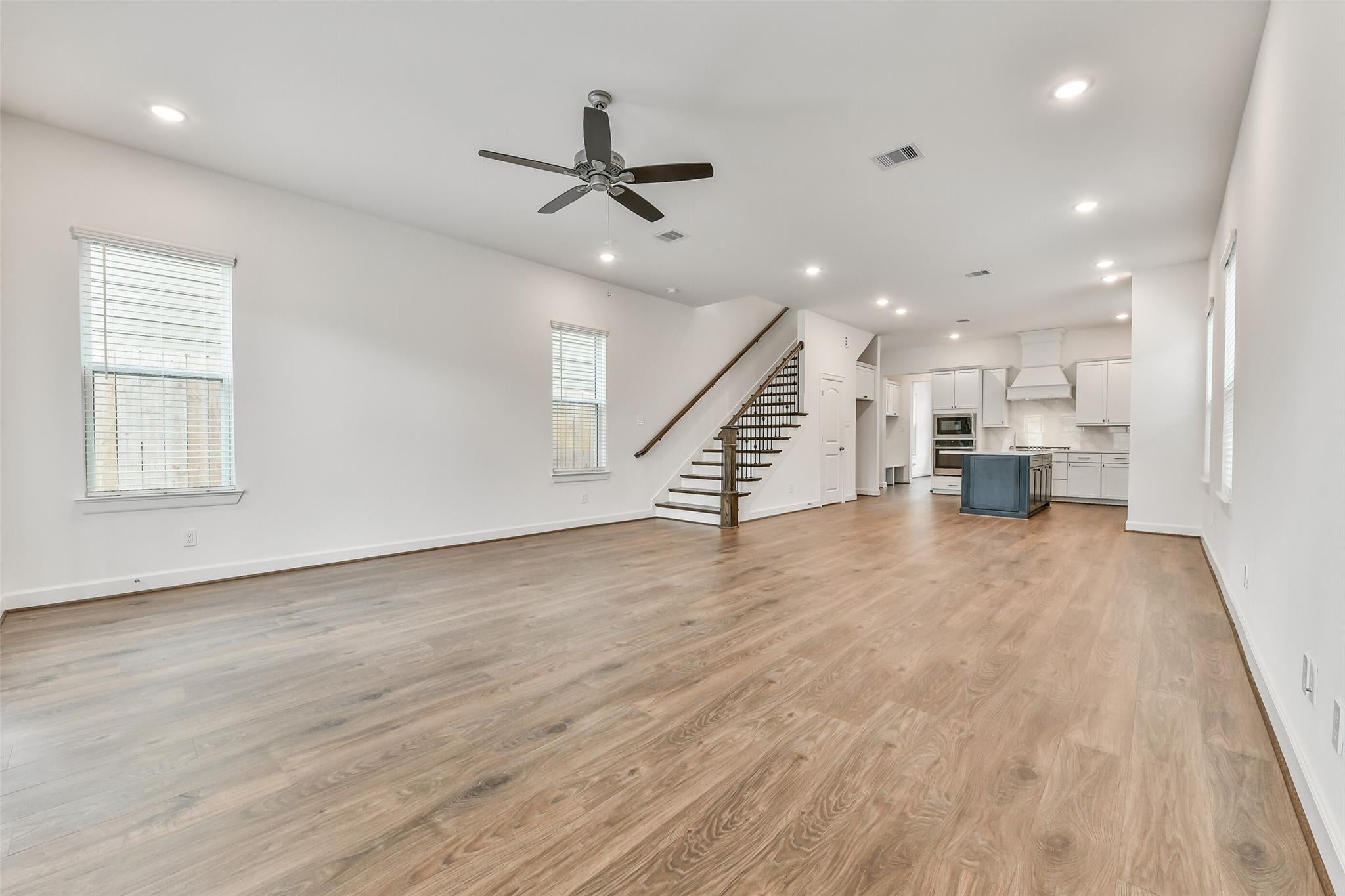 2511 S Houston Ave, Pearland, TX 77581 photo