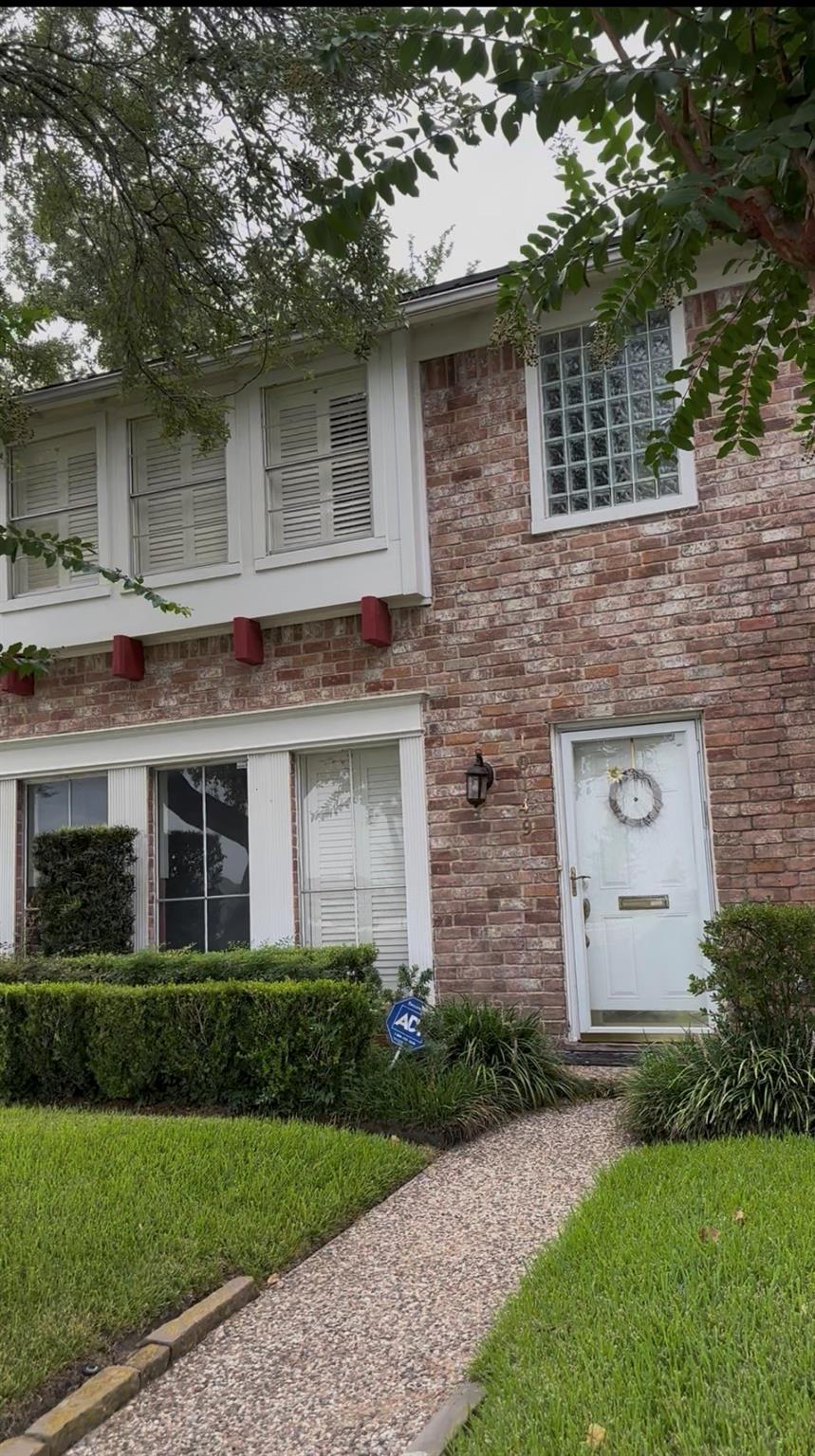 10149 Kemp Forest Dr, Houston, TX 77080