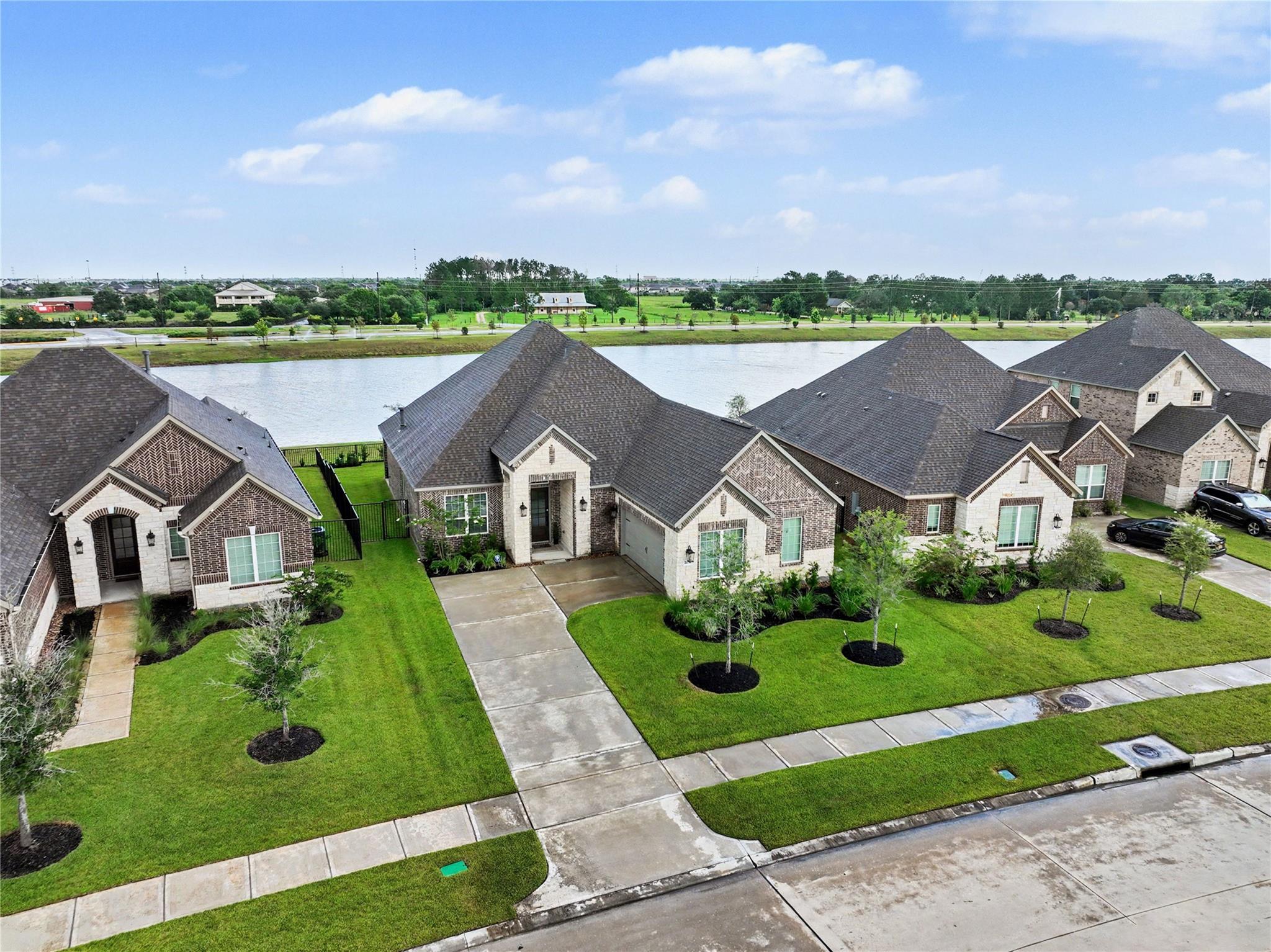 2131 Tioga View Dr, Rosharon, TX 77583