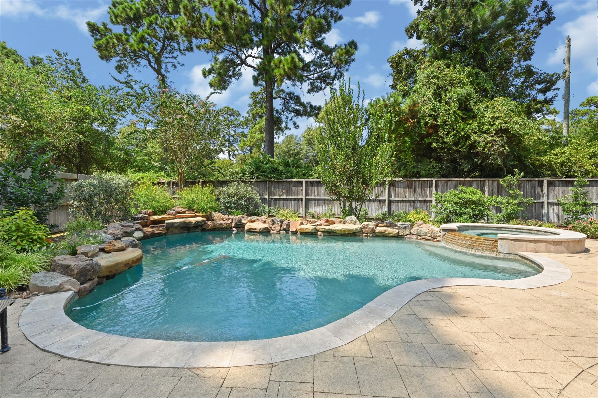 35 Monet Bend Pl, The Woodlands, TX 77382 photo