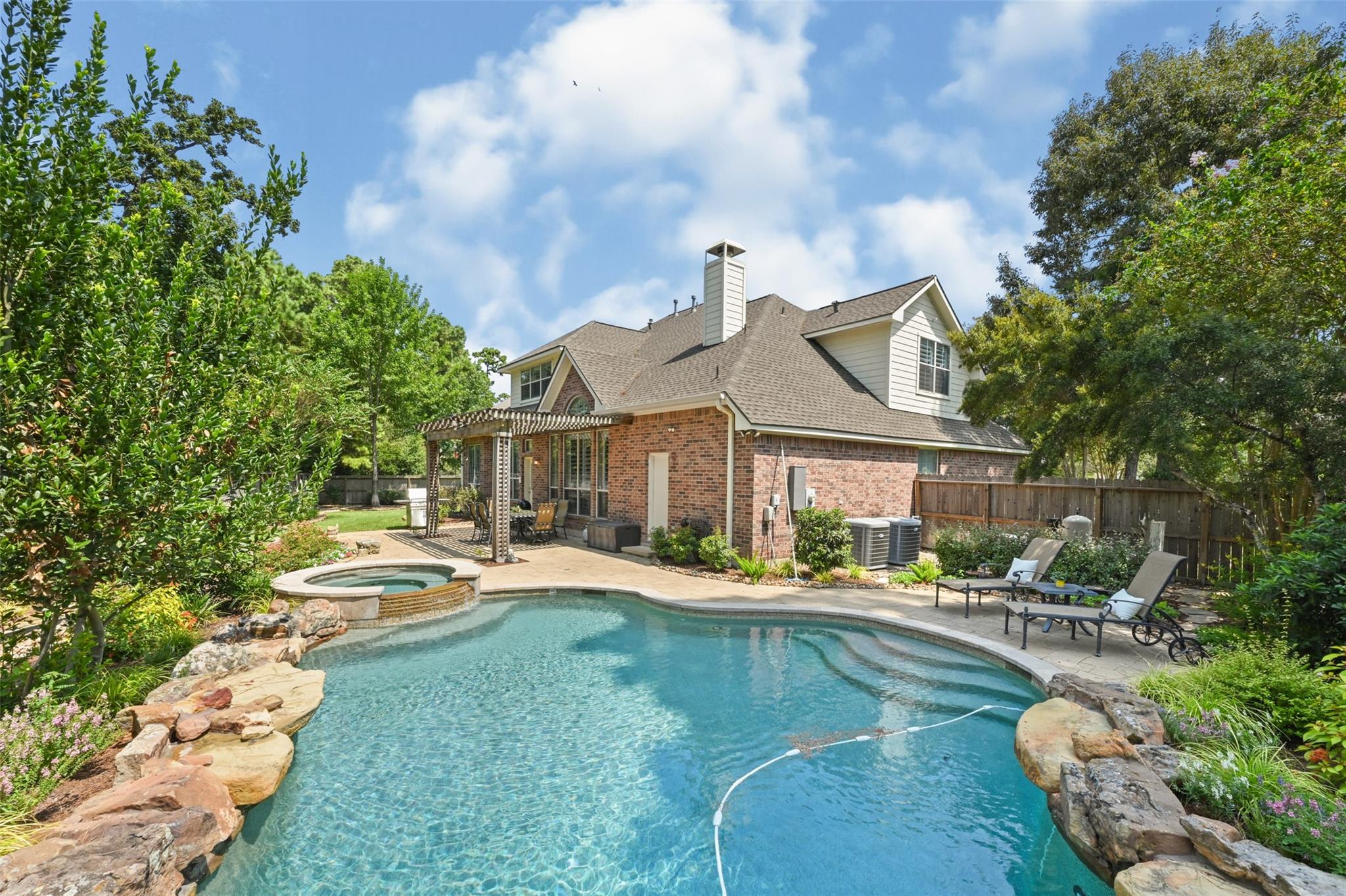 35 Monet Bend Pl, The Woodlands, TX 77382 photo