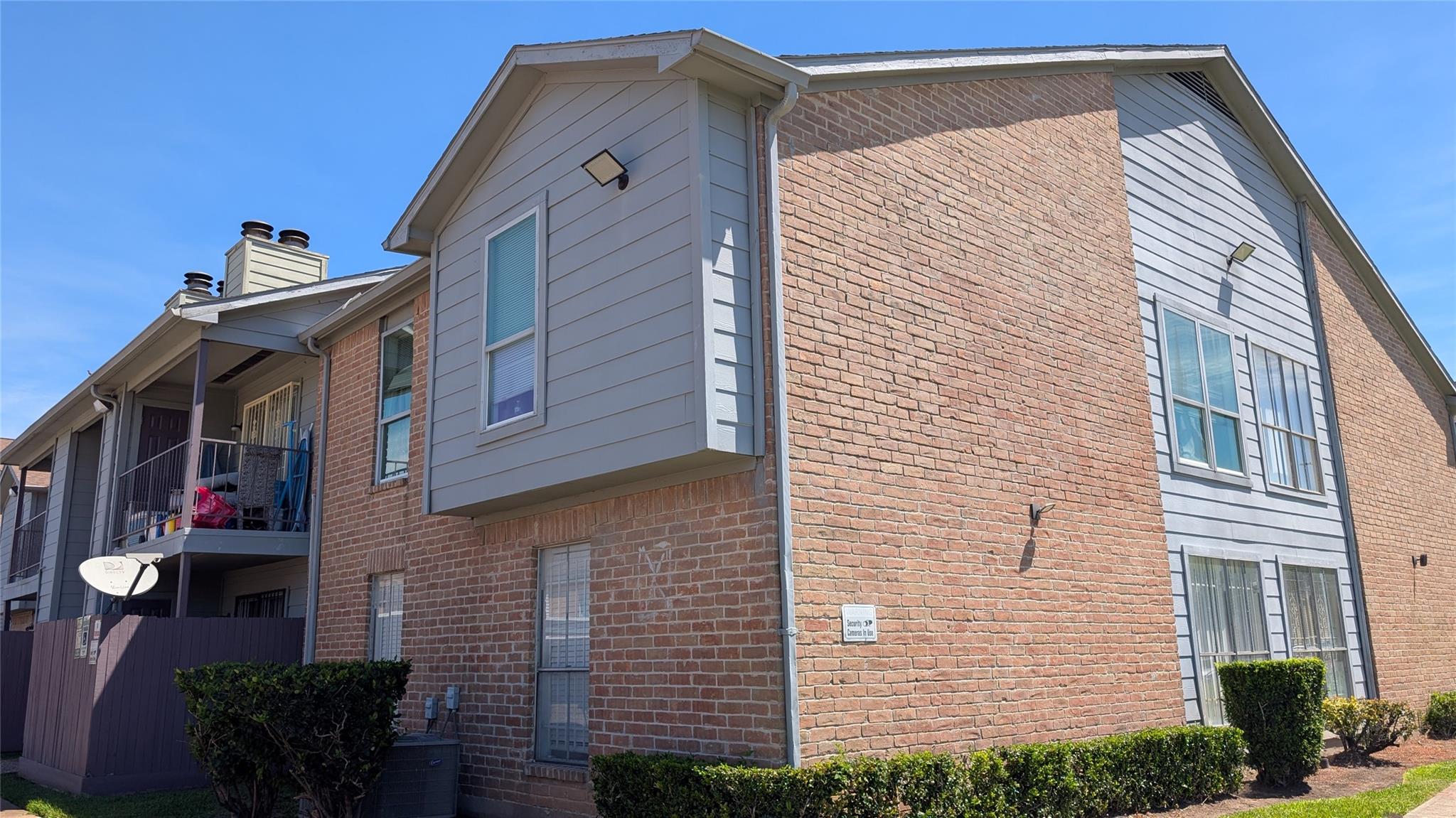 9350 Country Creek Dr, Houston, TX 77036