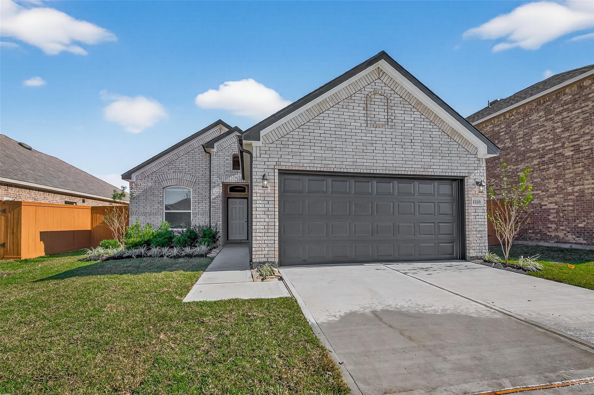 13713 Windward Mist Dr, Texas City, TX 77535 photo