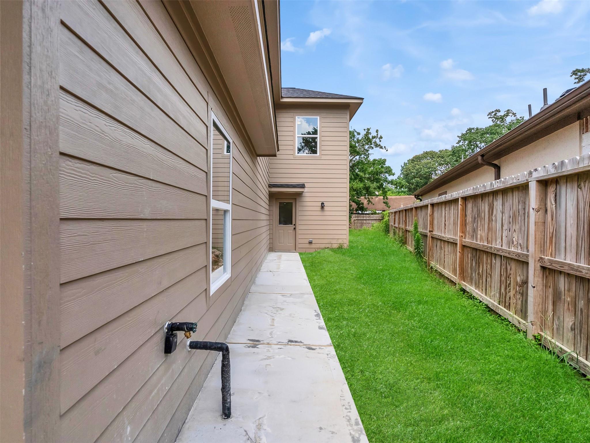 14910 Coaltown Rd, Willis, TX 77378 photo