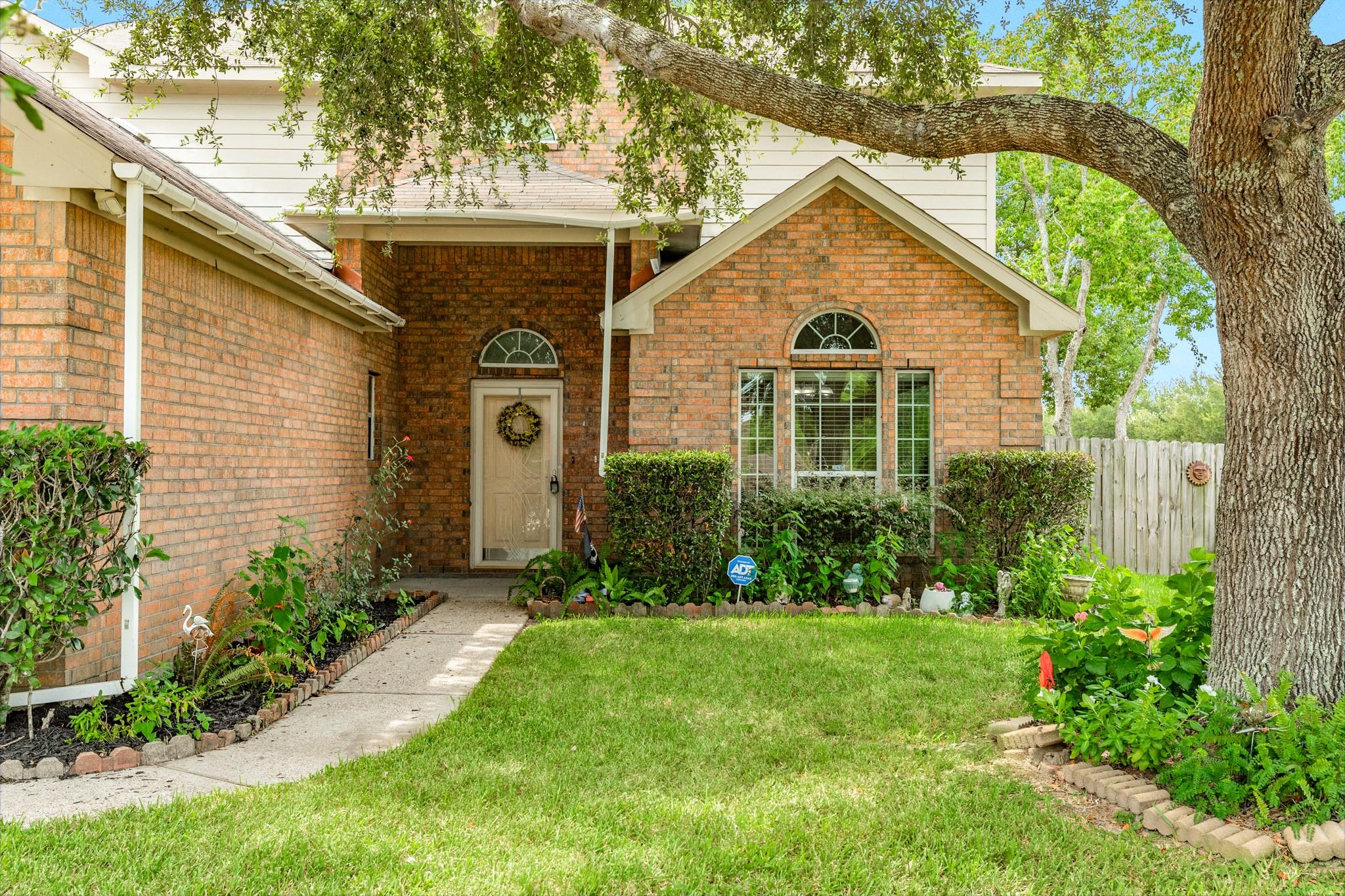 201 N Golden Oak Dr, Texas City, TX 77591 photo