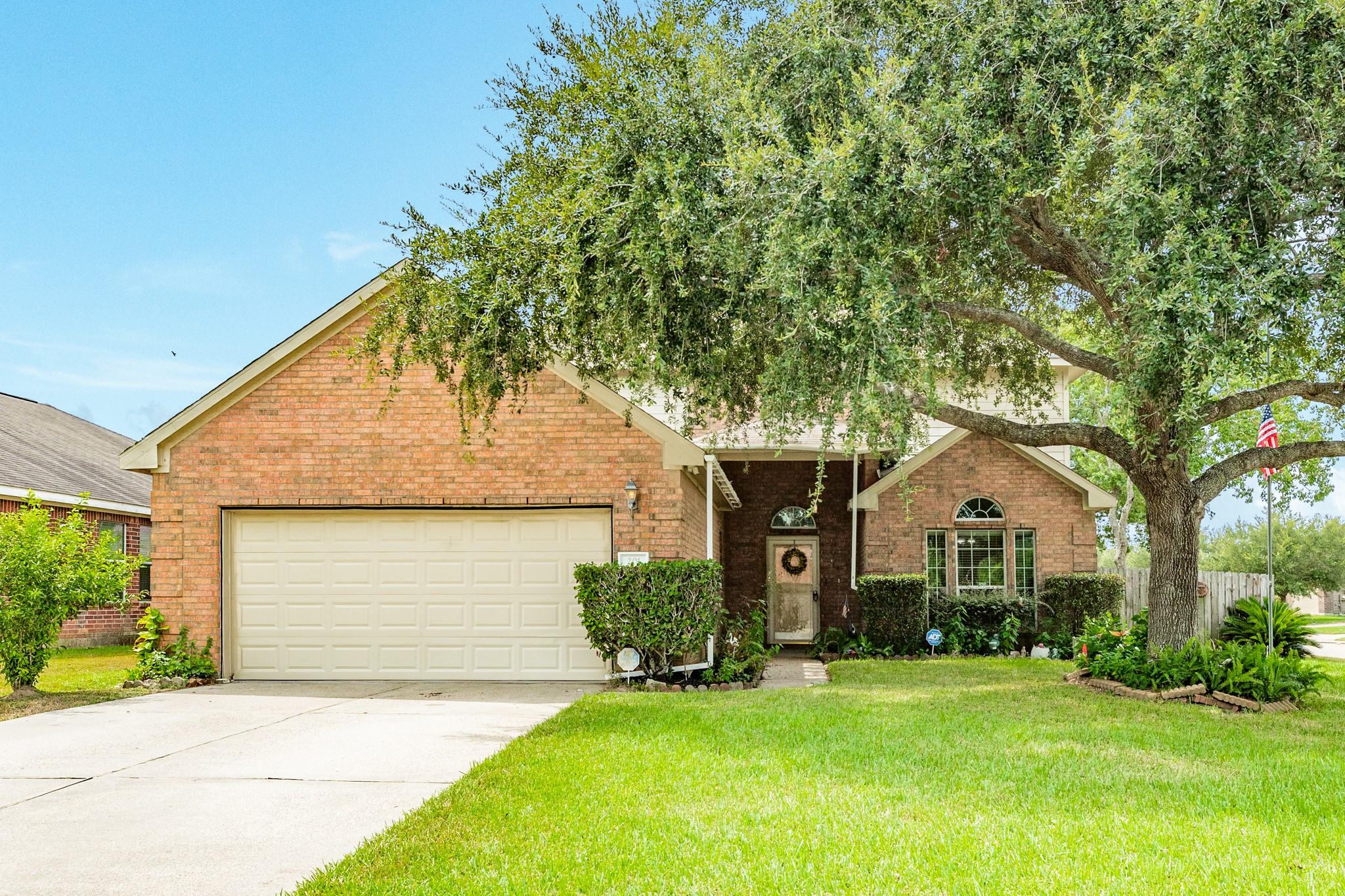 201 N Golden Oak Dr, Texas City, TX 77591 photo
