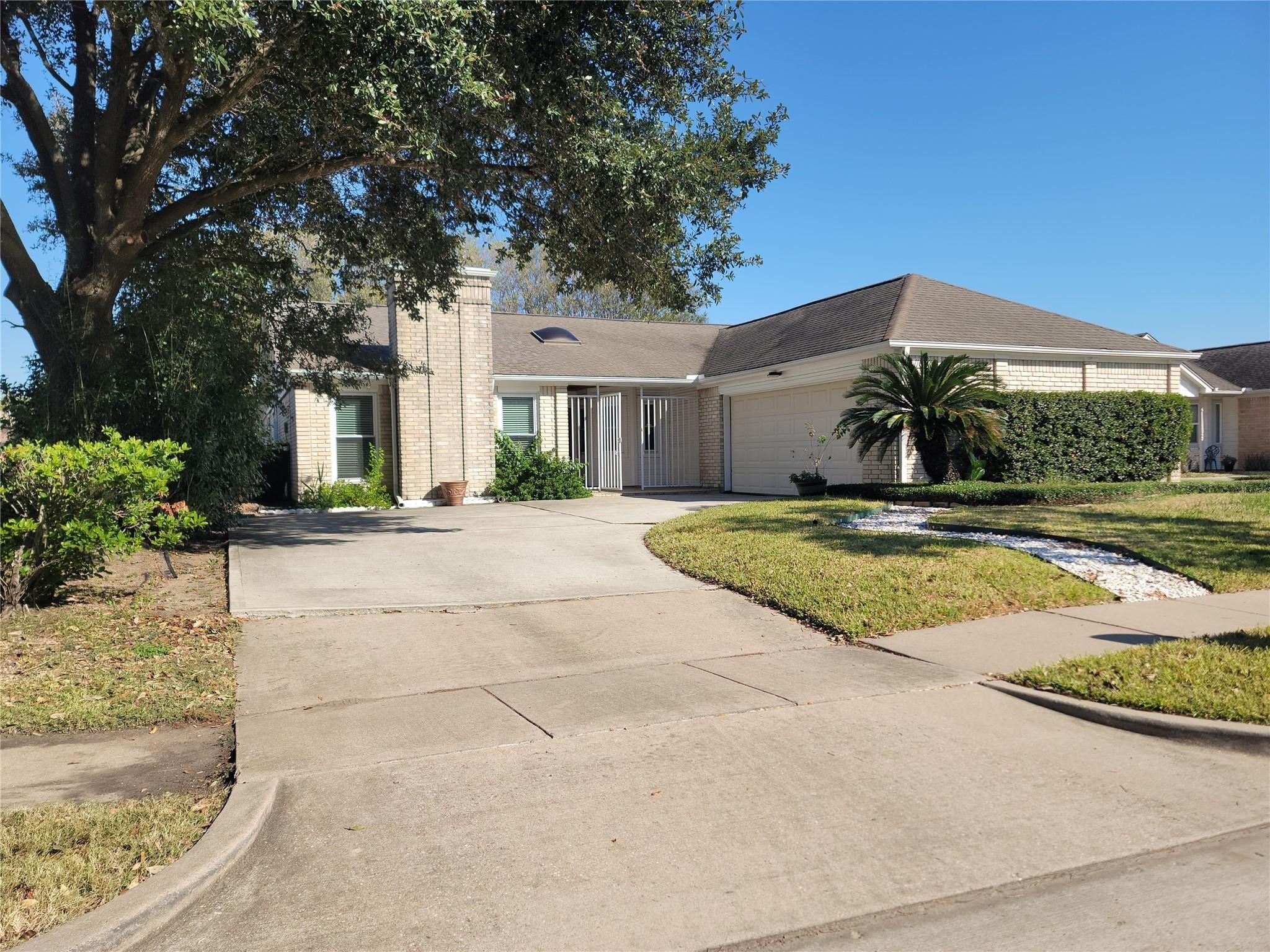 11630 Briar Rose Dr, Houston, TX 77077