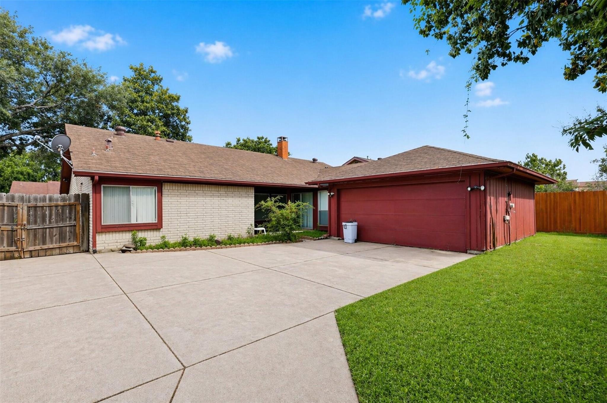 8611 Humphreys Dr, Houston, TX 77083 photo