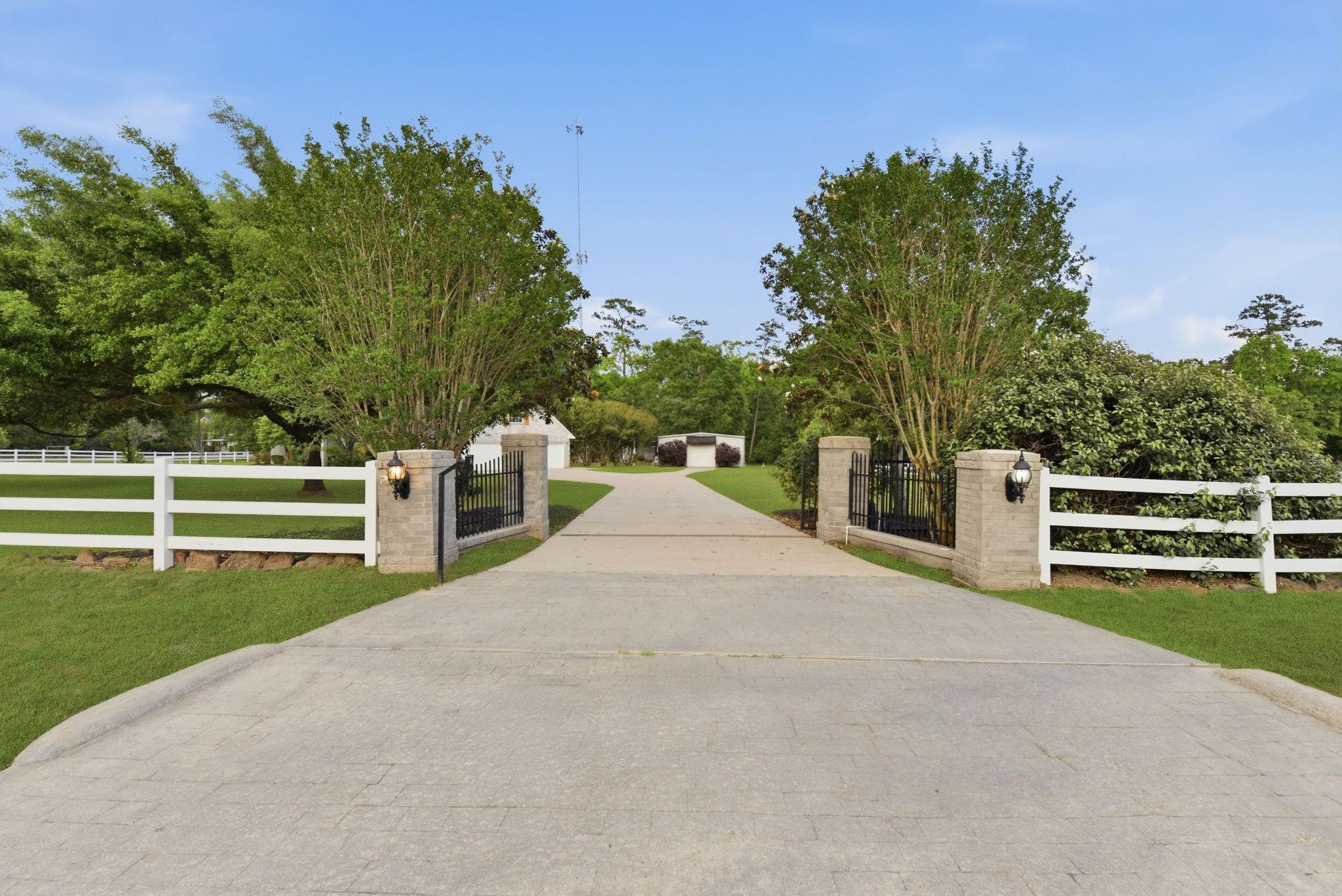 8001 Hills Pkwy, Montgomery, TX 77316 photo