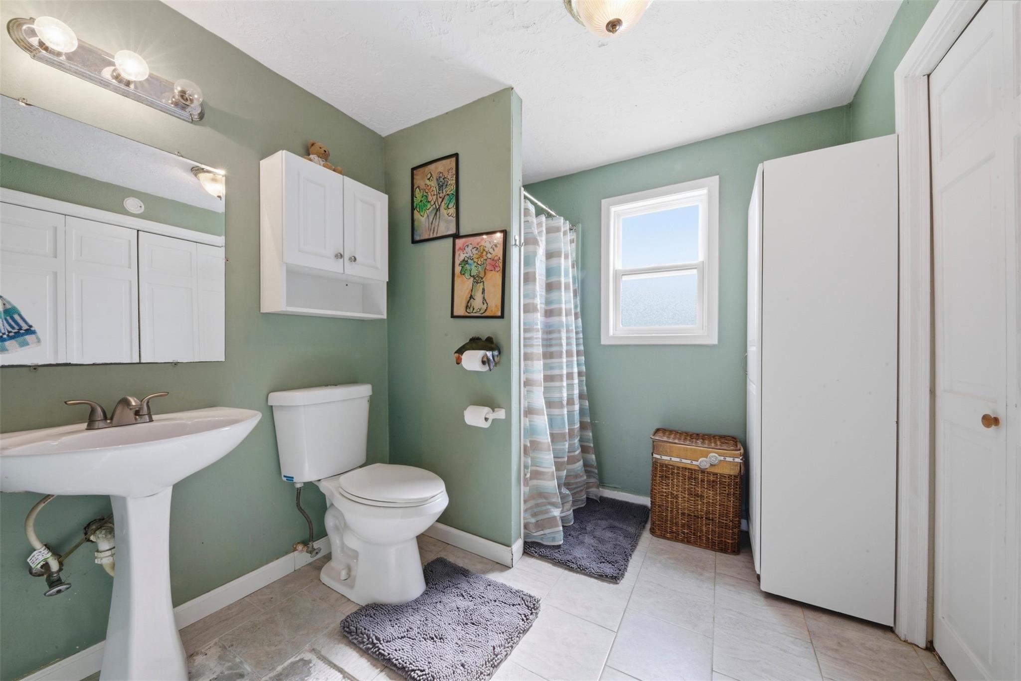 2 S Sandpiper St, La Marque, TX 77568 photo
