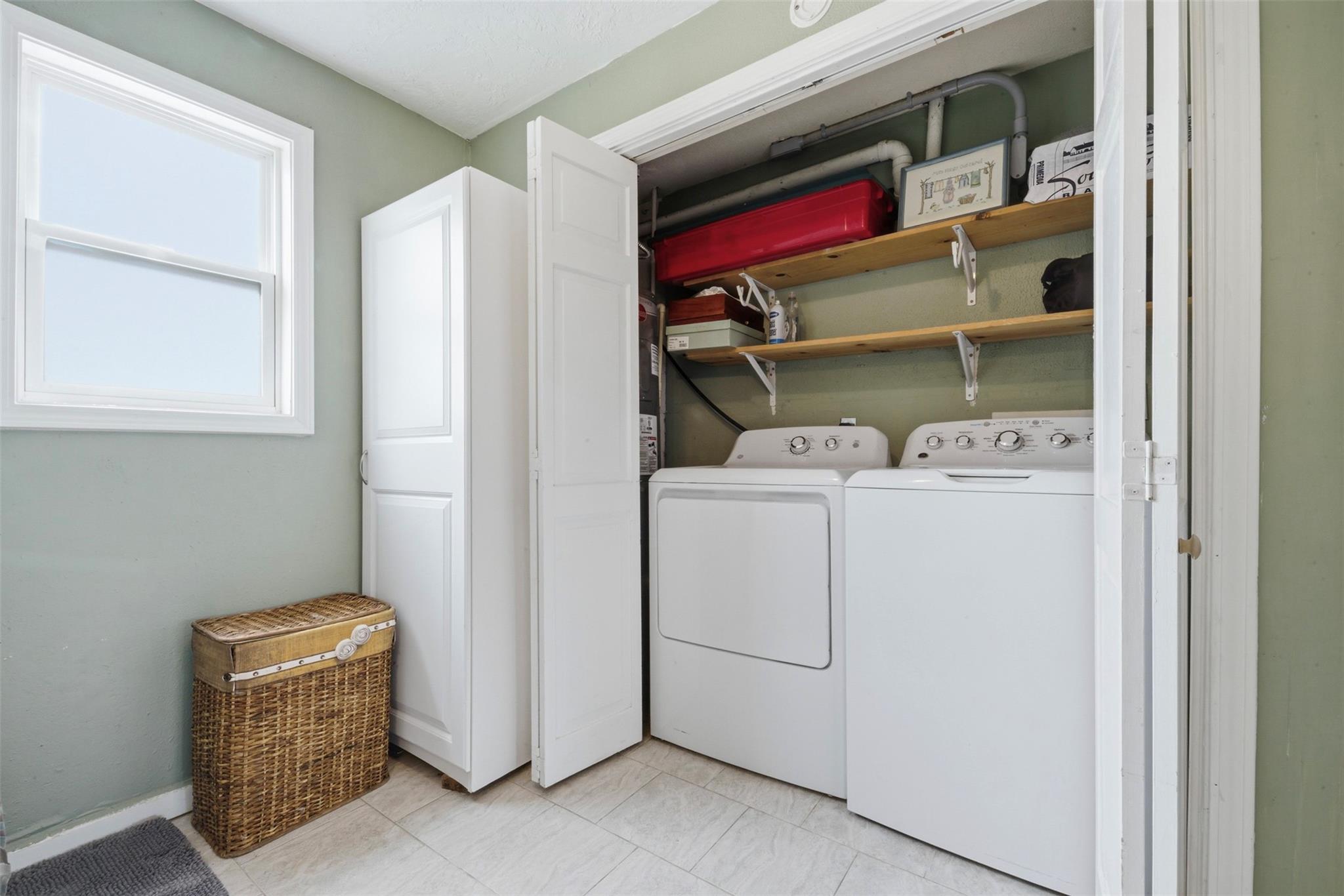 2 S Sandpiper St, La Marque, TX 77568 photo