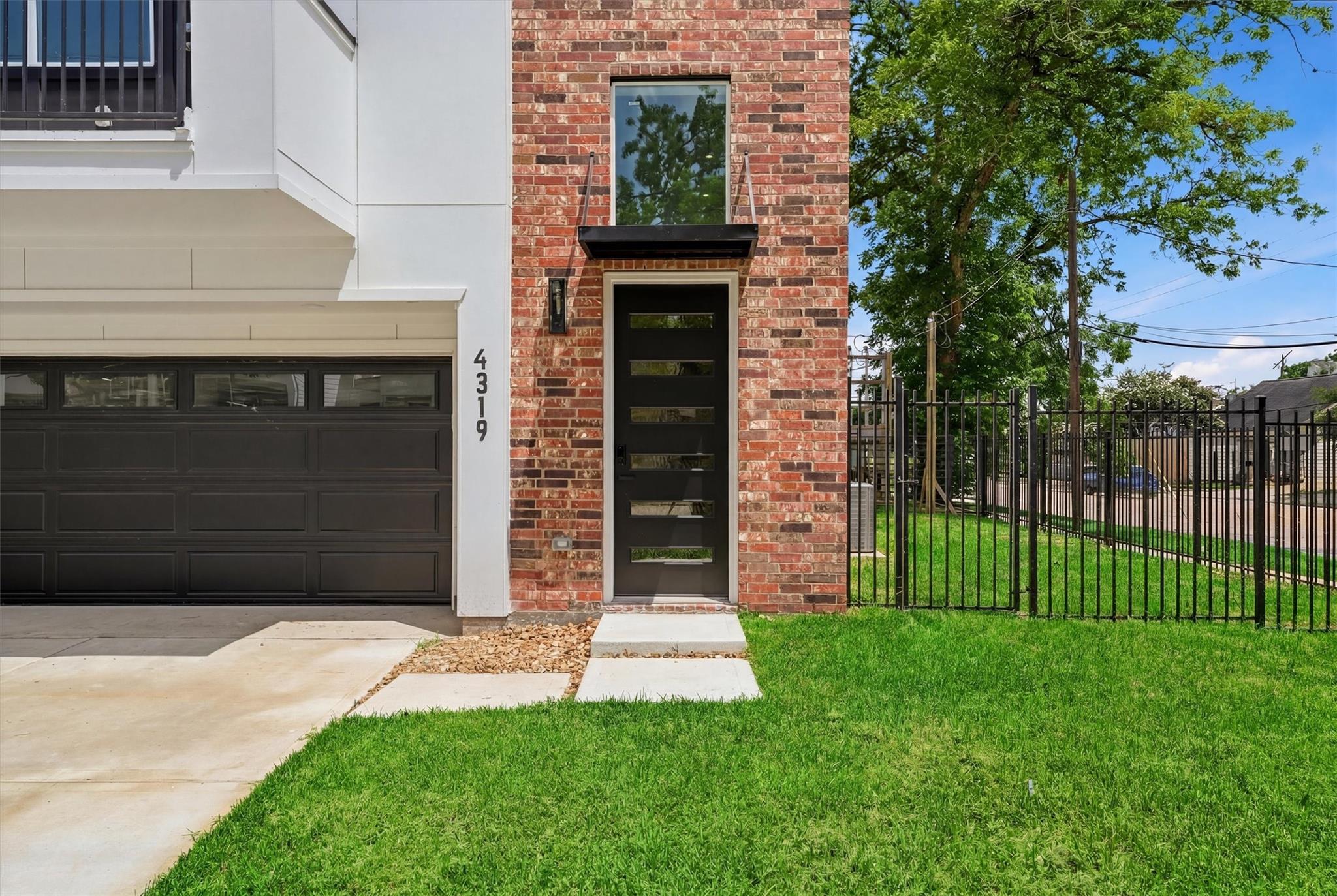 4319 Crawford St, Houston, TX 77004 photo