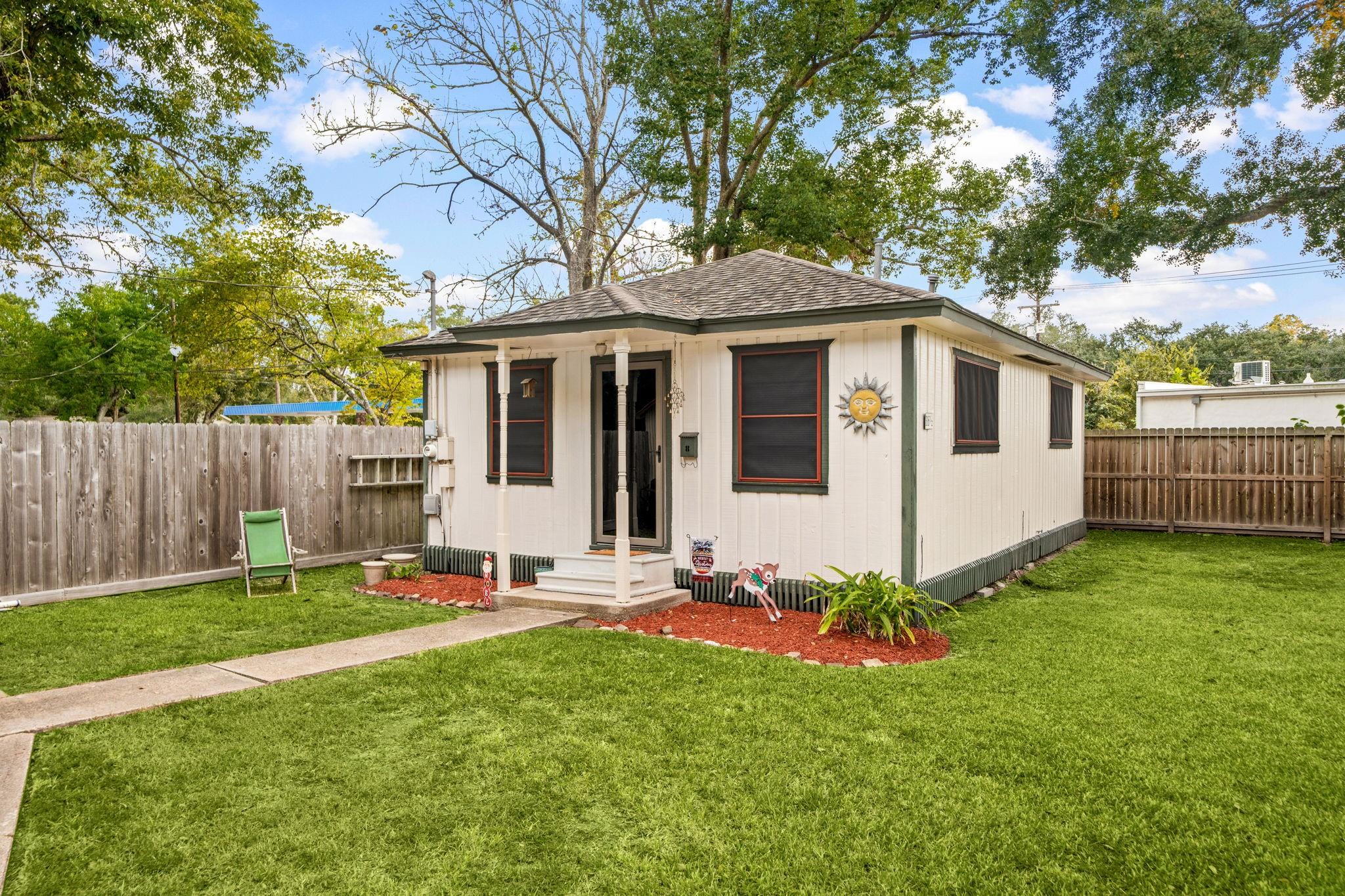 816 W Adoue St, Alvin, TX 77511 photo