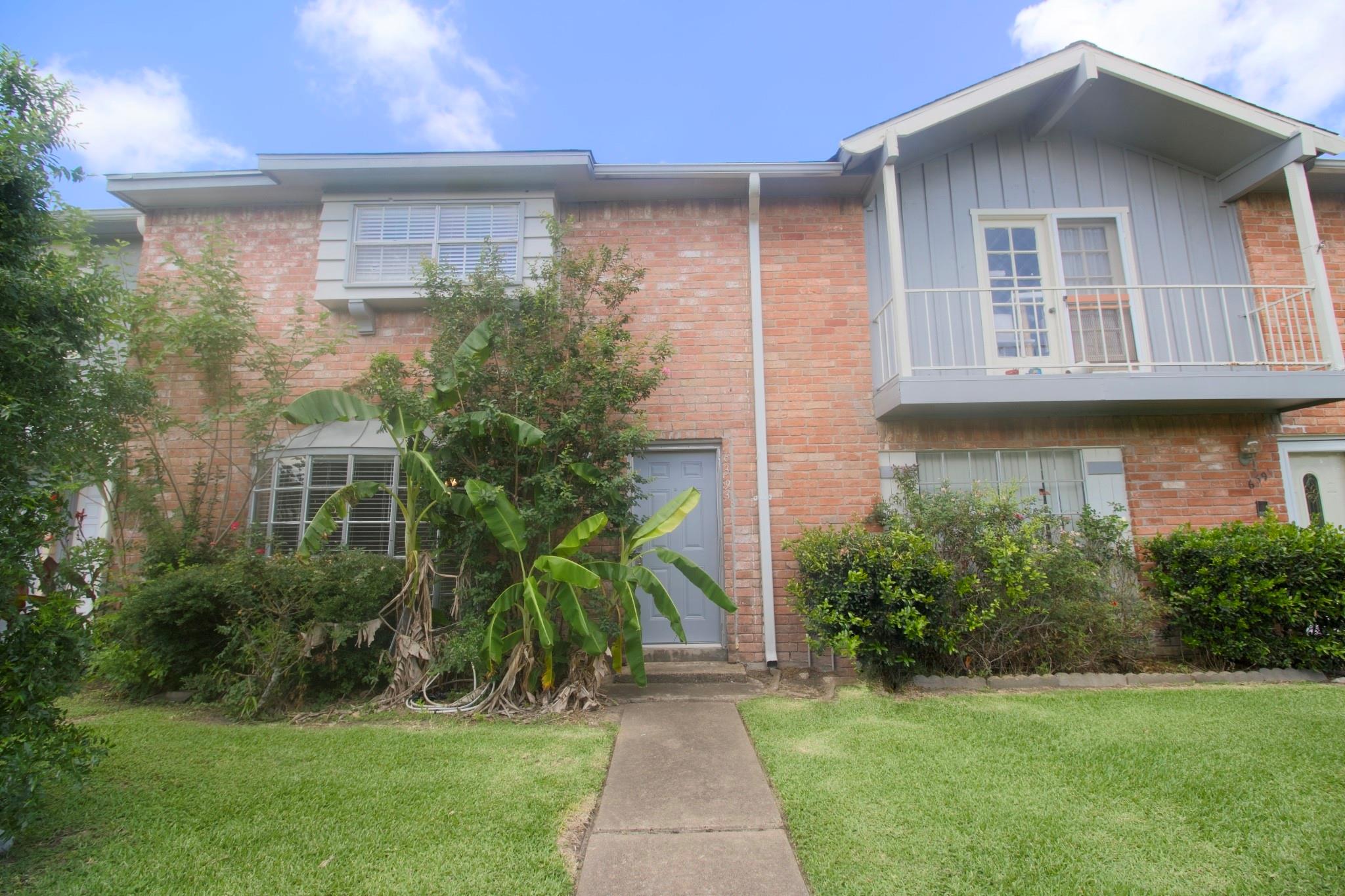 6393 Briar Bayou Dr, Houston, TX 77072