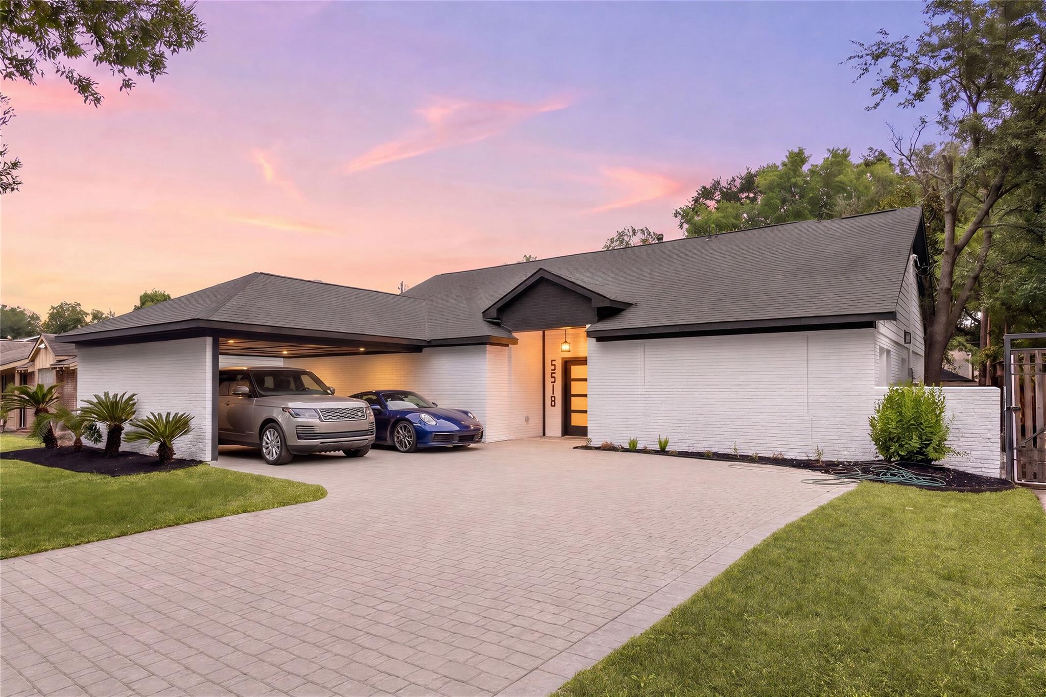 5518 Beechnut St, Houston, TX 77096