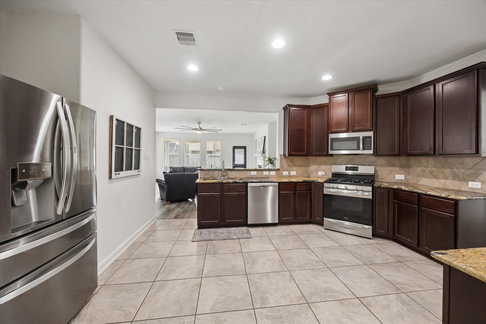 19131 Cardinal Grove Ct, Cypress, TX 77429 photo