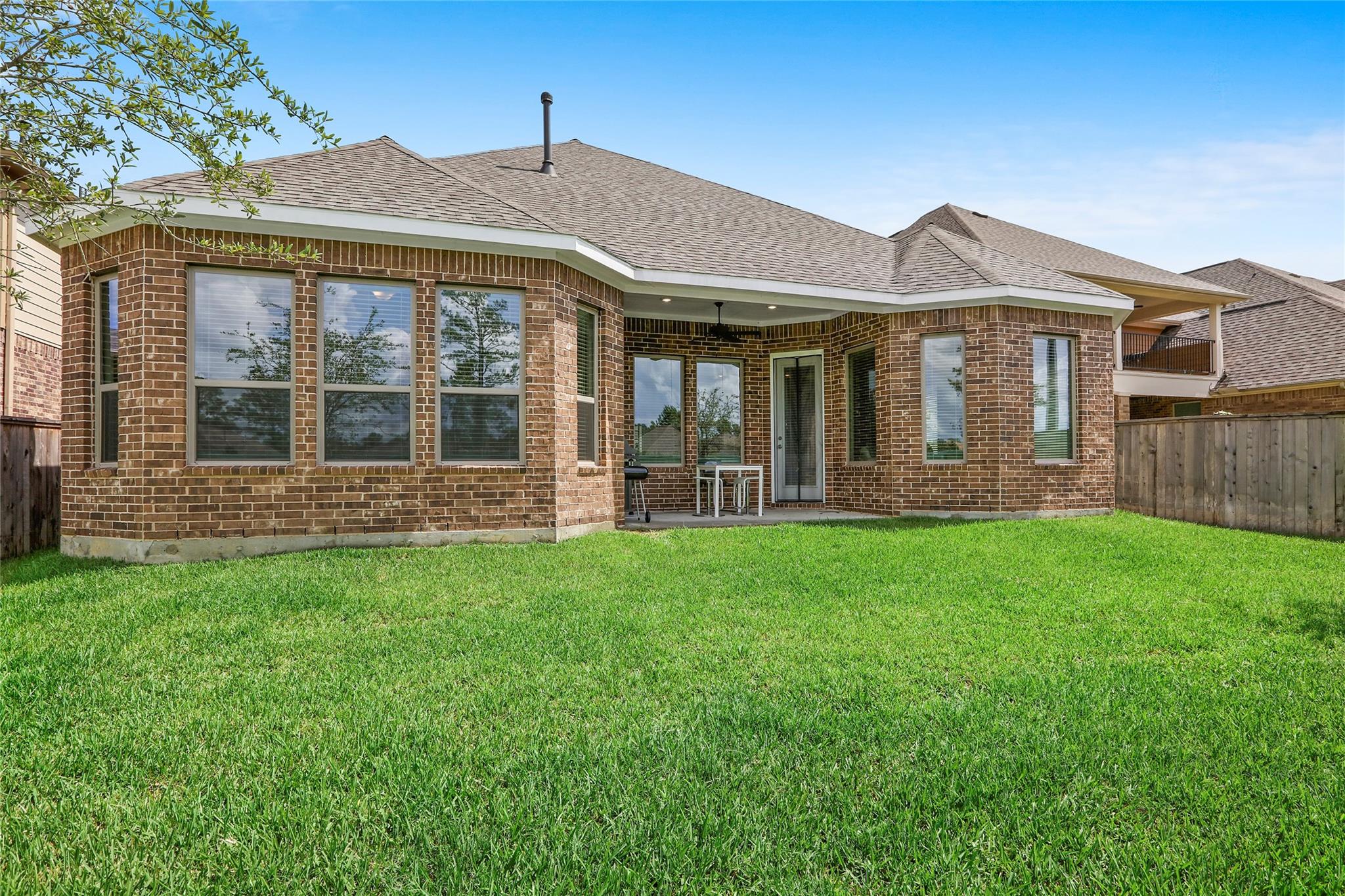 50 Wyatt Oaks Dr, The Woodlands, TX 77375 photo