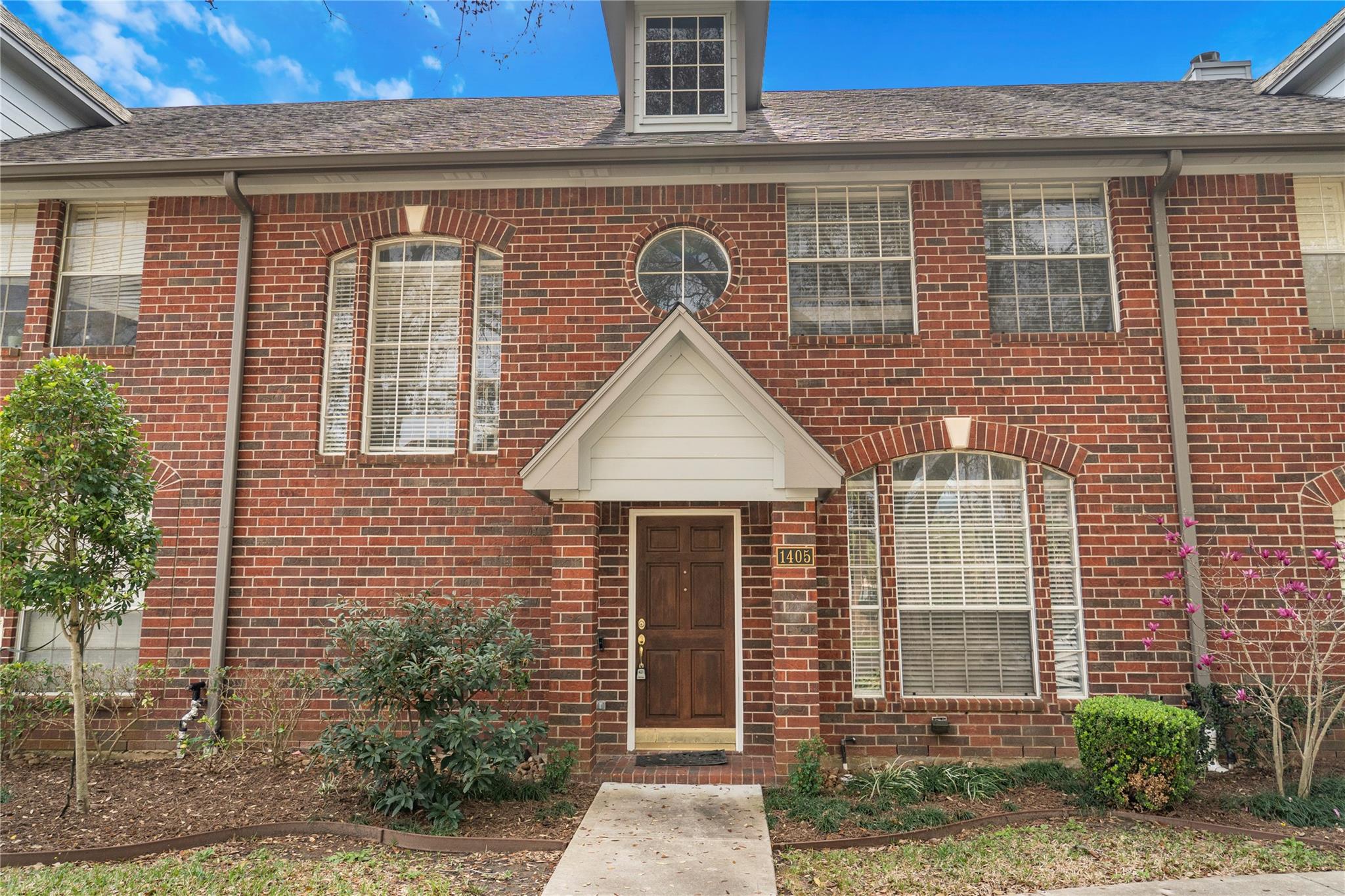 1405 Camino Village Dr, Webster, TX 77058