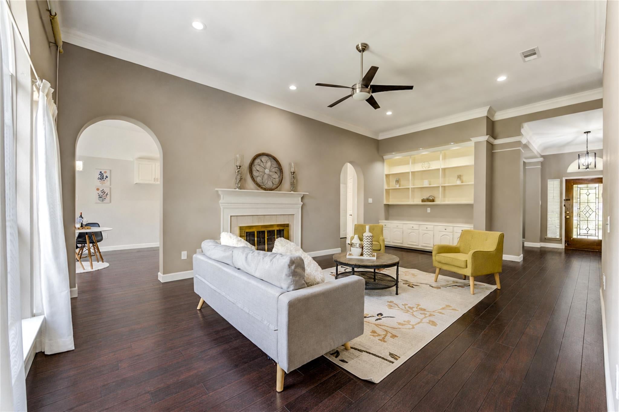 3223 Richland Dr, Sugar Land, TX 77478