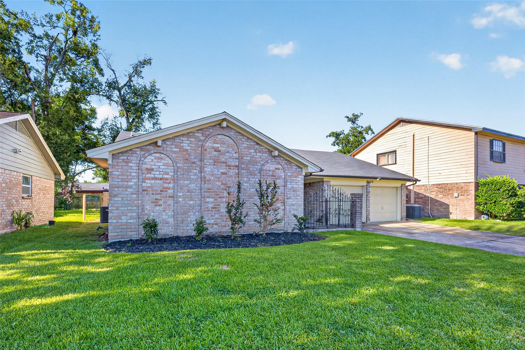 8430 Gallahad St, Houston, TX 77078 photo