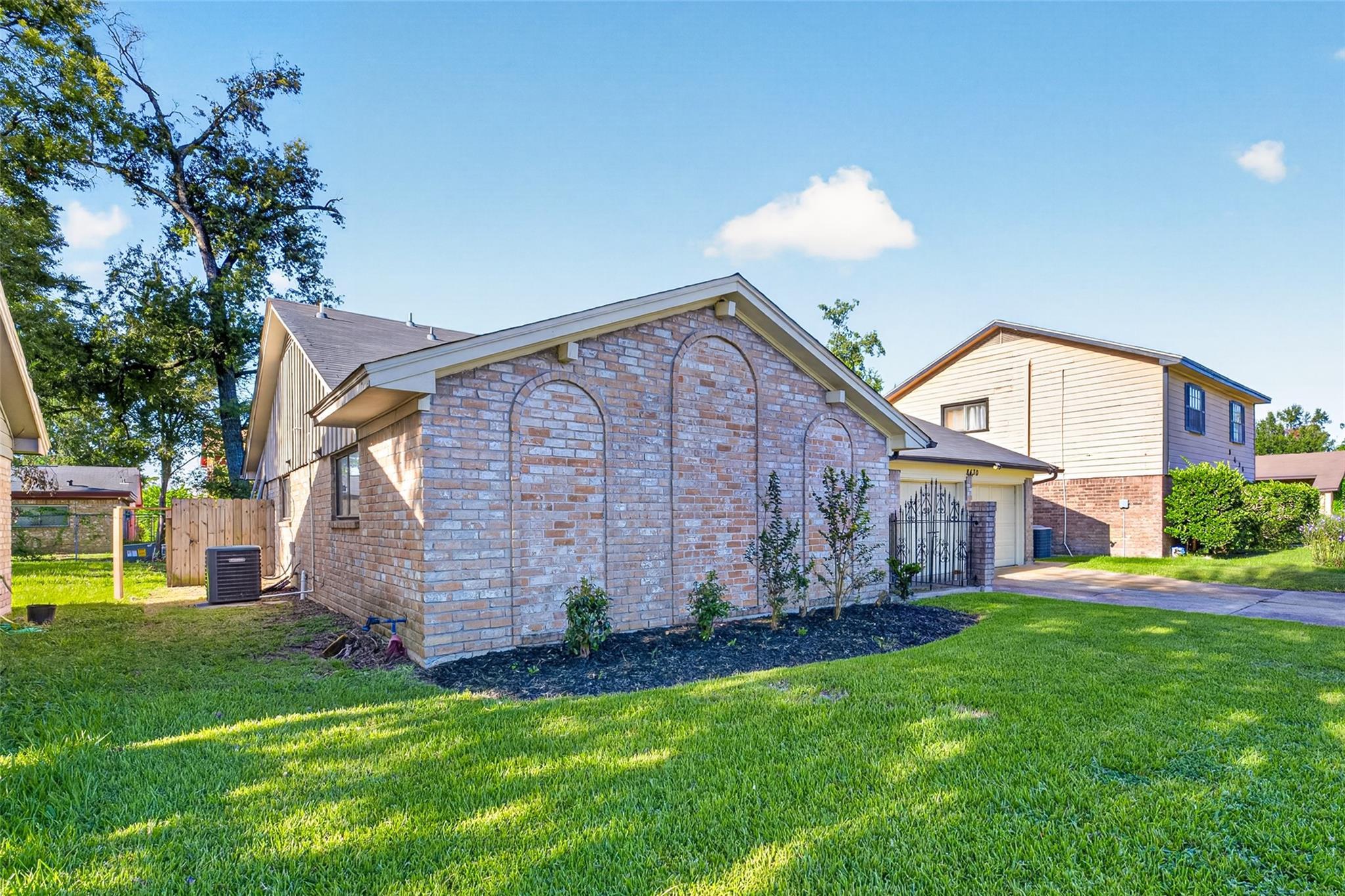 8430 Gallahad St, Houston, TX 77078 photo