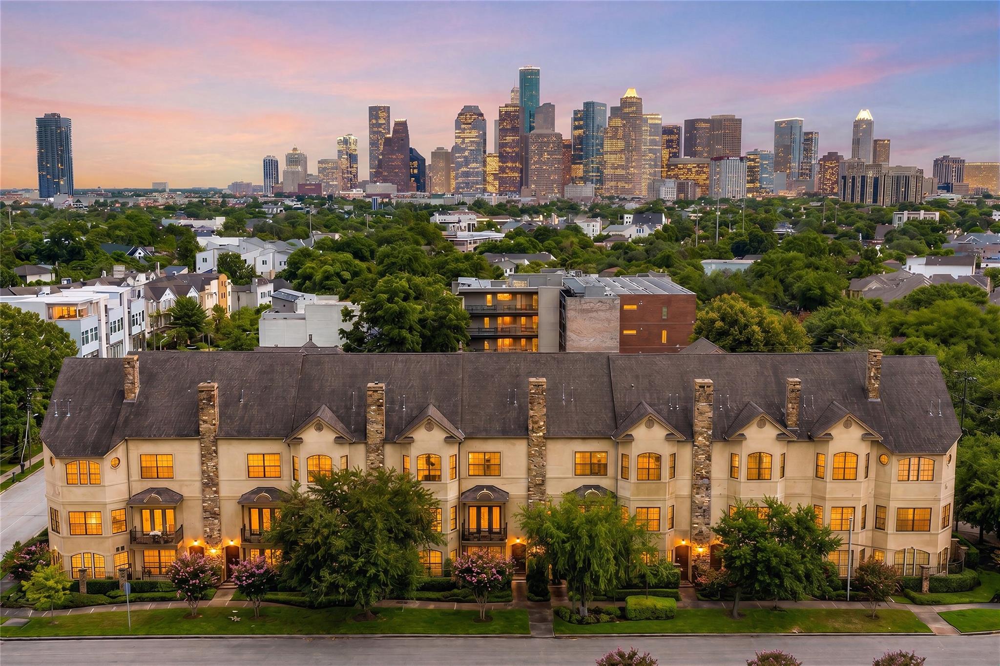 2409 Commonwealth St, Houston, TX 77006