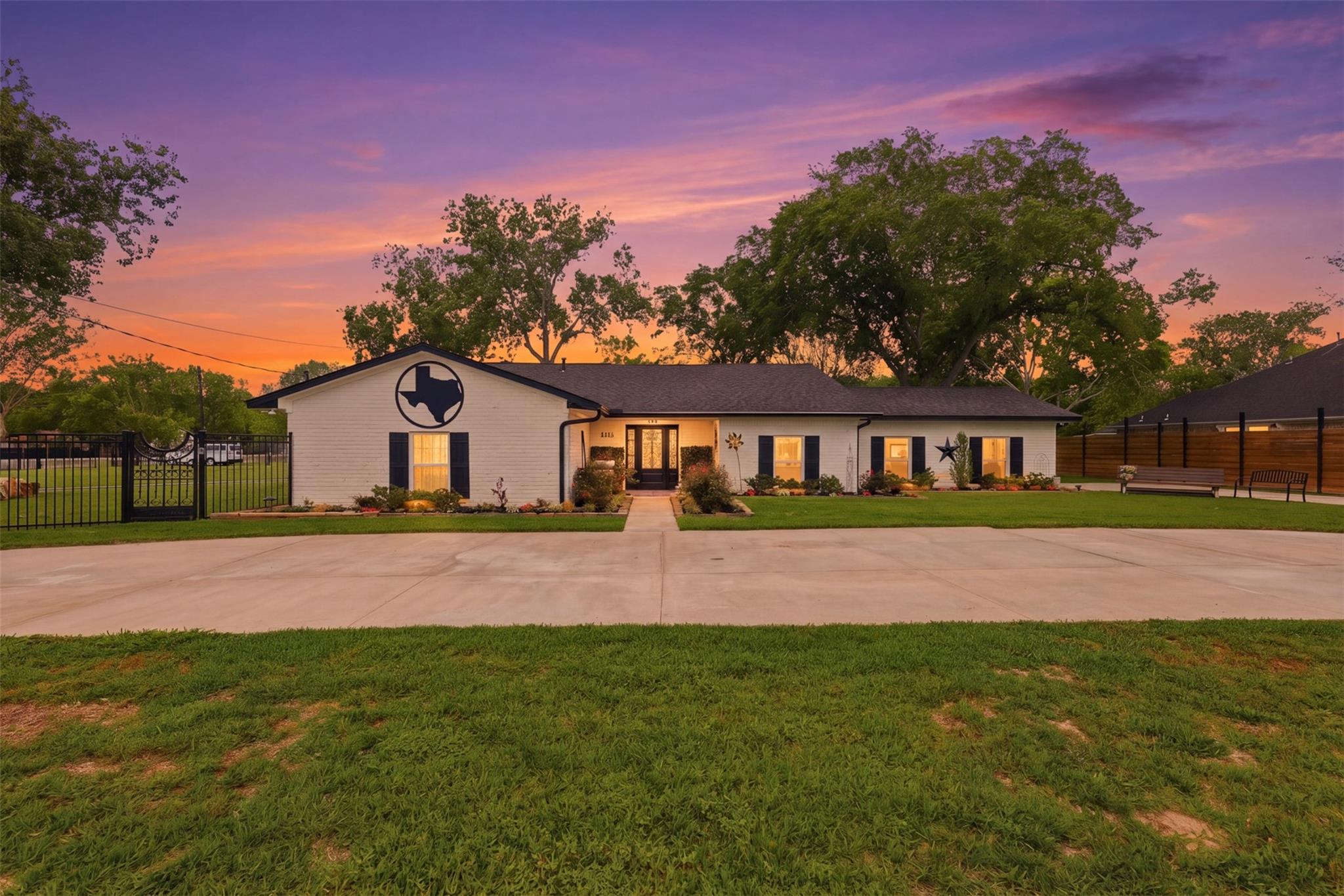 5111 Brookside Rd, Brookshire, TX 77581