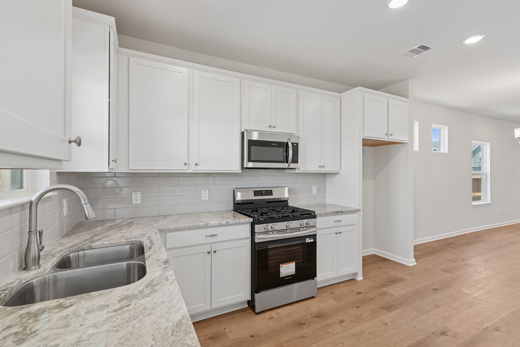 9774 Enclave Ridge Rd, Willis, TX 77318 photo