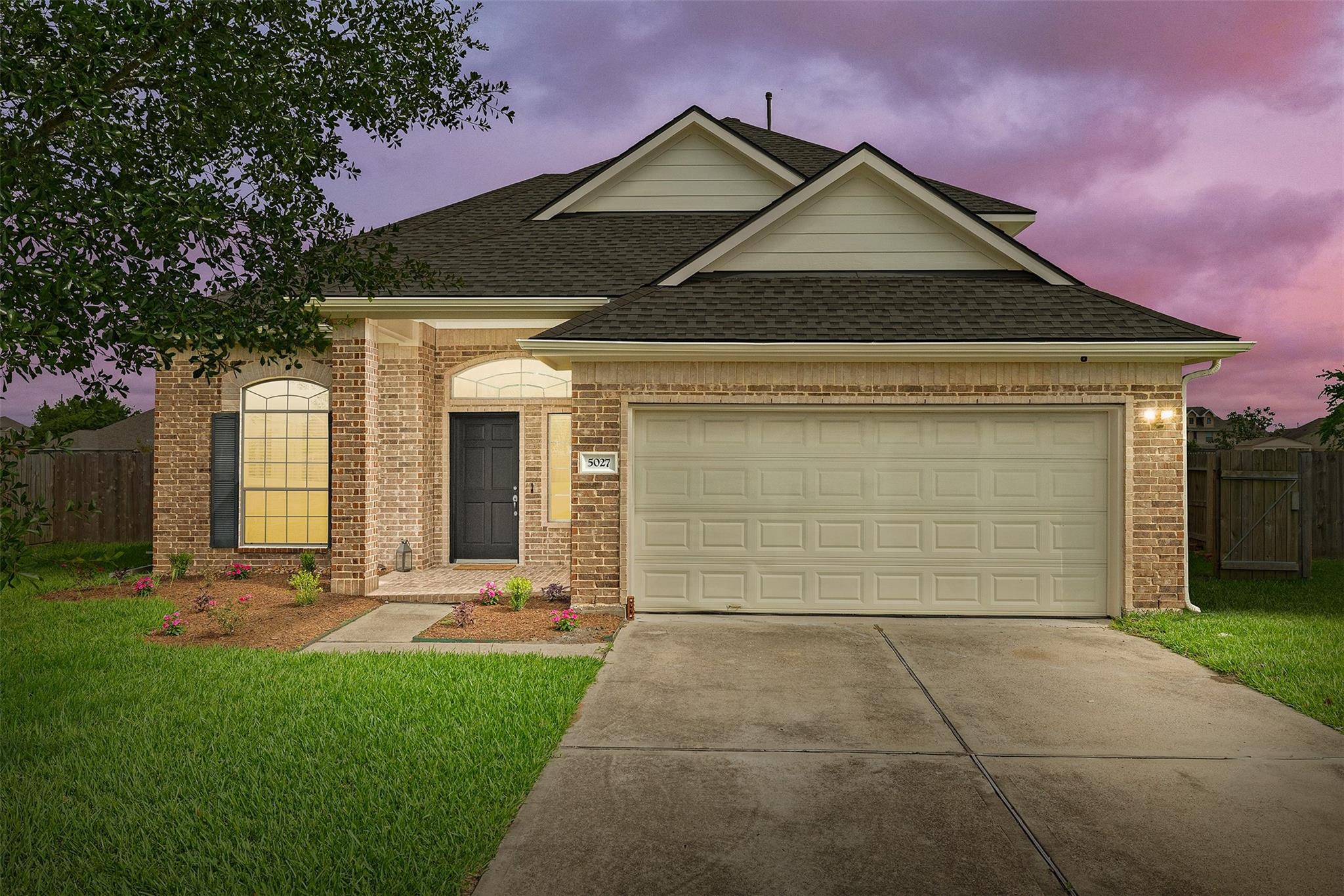 5027 Wimberly Ln, Baytown, TX 77523