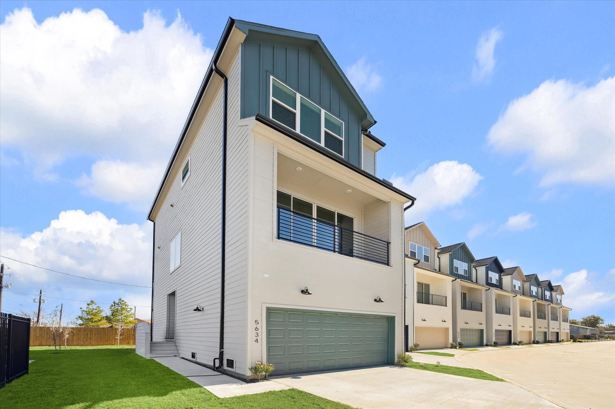 5607 Camino Encantado Dr, Houston, TX 77091 photo
