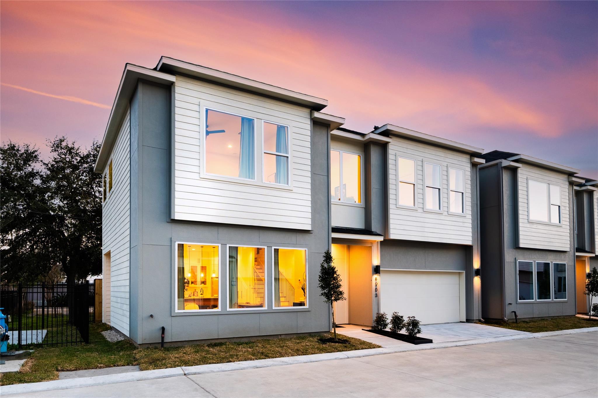 8916 Knoll Branch Doctor Dr, Houston, TX 77080 photo