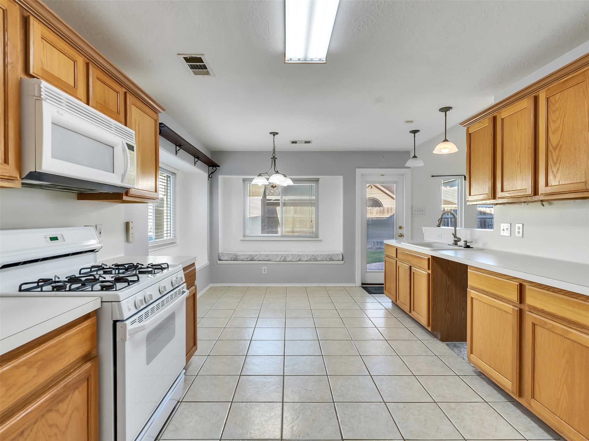 8018 Fox St, Baytown, TX 77523 photo